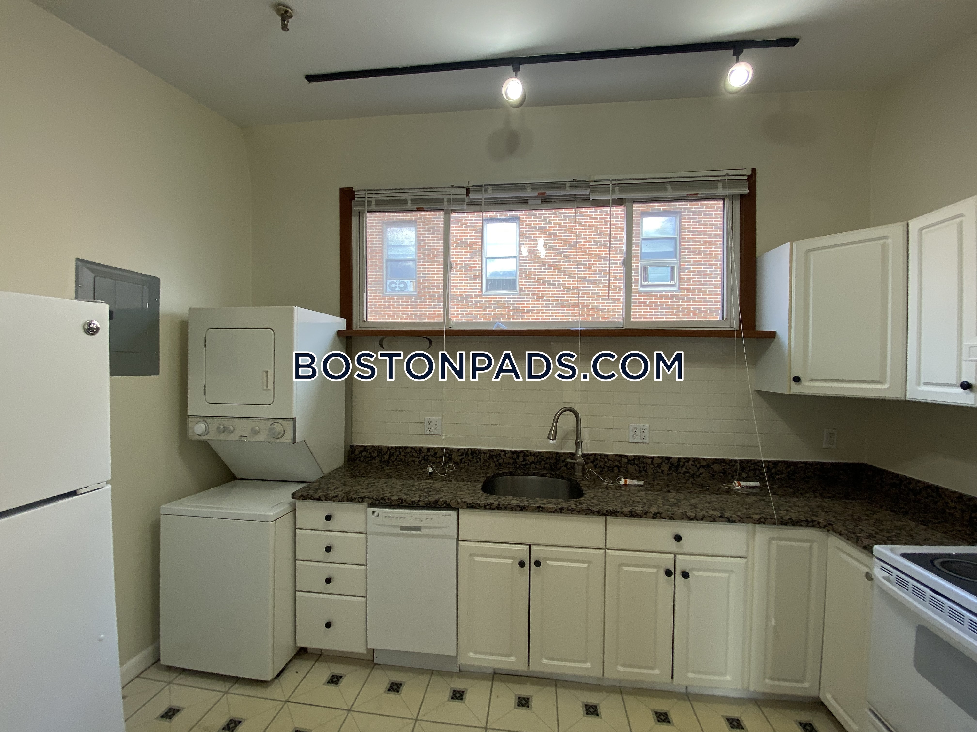 3 bed, 1 bath apartment for rent at 49 Symphony Rd Unit 35, Fenway