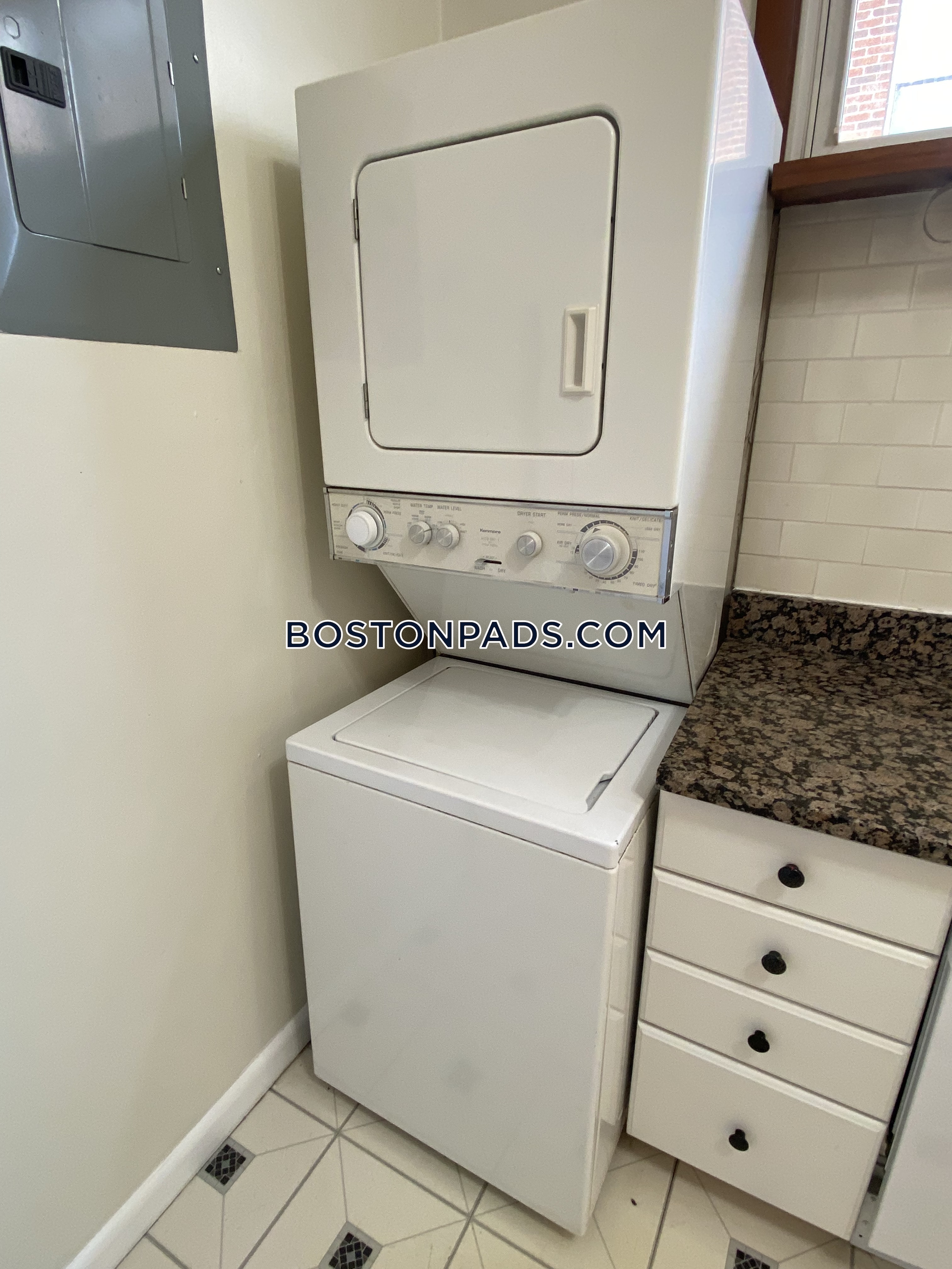 3 bed, 1 bath apartment for rent at 49 Symphony Rd Unit 35, Fenway — photo 3 of 22
