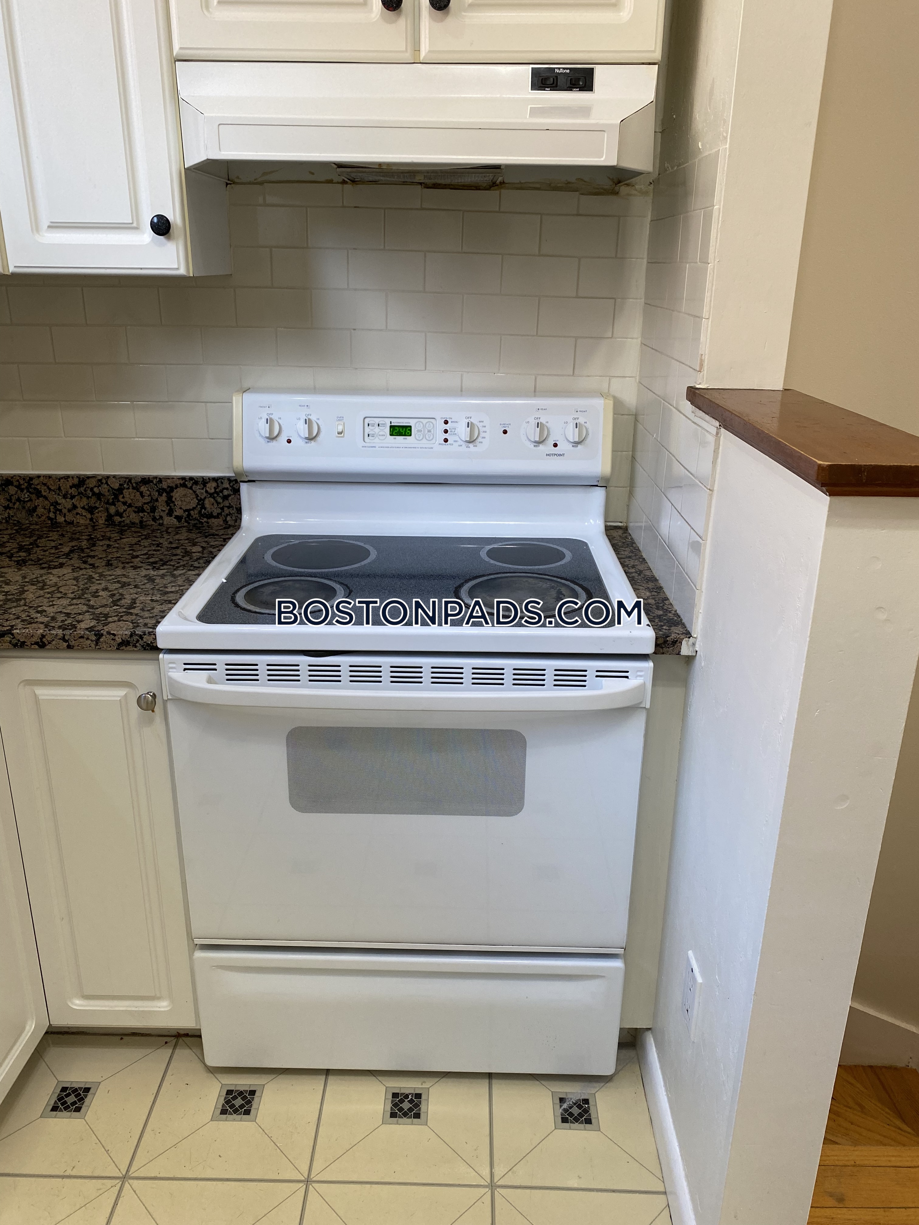 3 bed, 1 bath apartment for rent at 49 Symphony Rd Unit 35, Fenway — photo 5 of 22