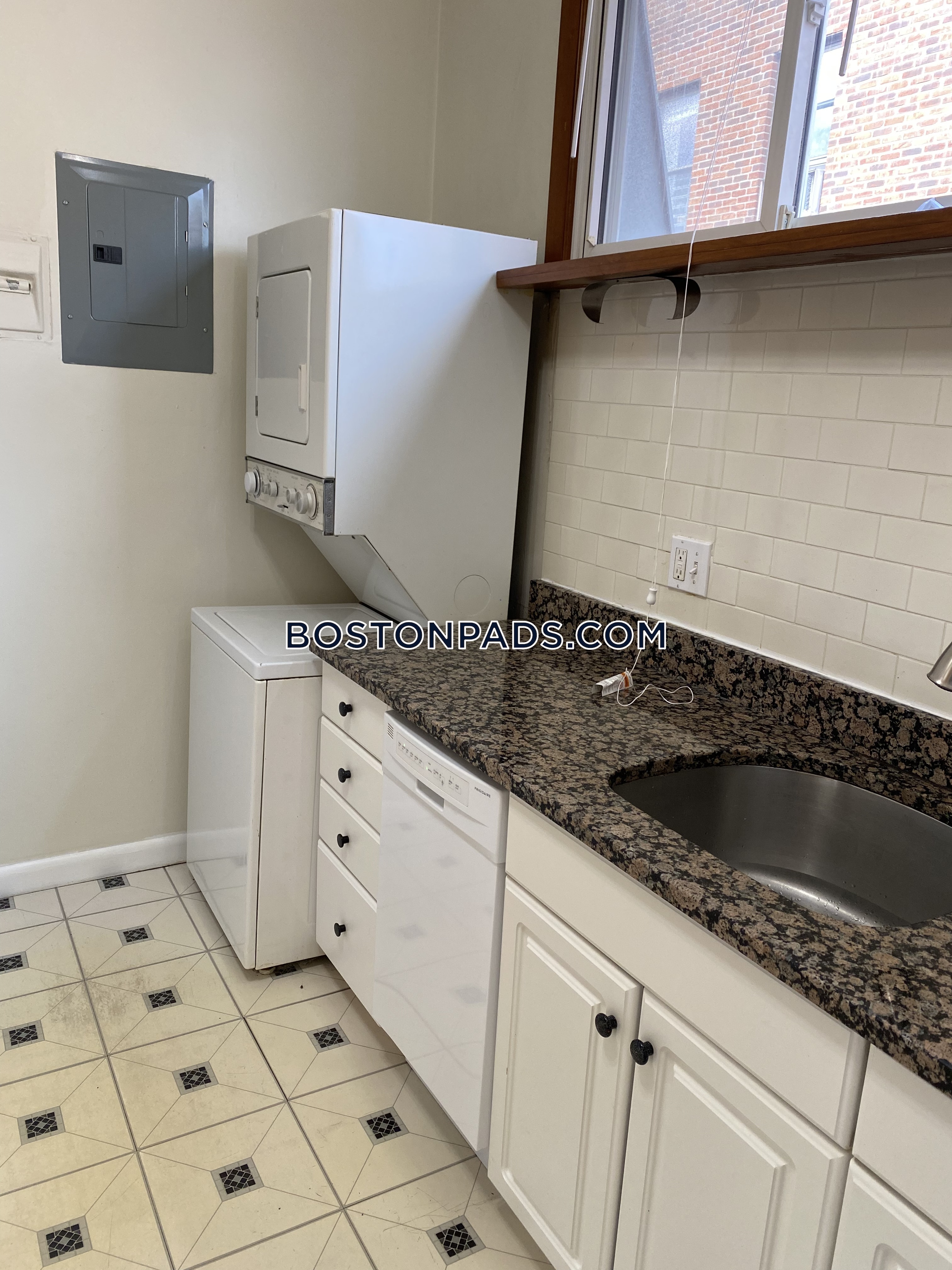 3 bed, 1 bath apartment for rent at 49 Symphony Rd Unit 35, Fenway — photo 6 of 22