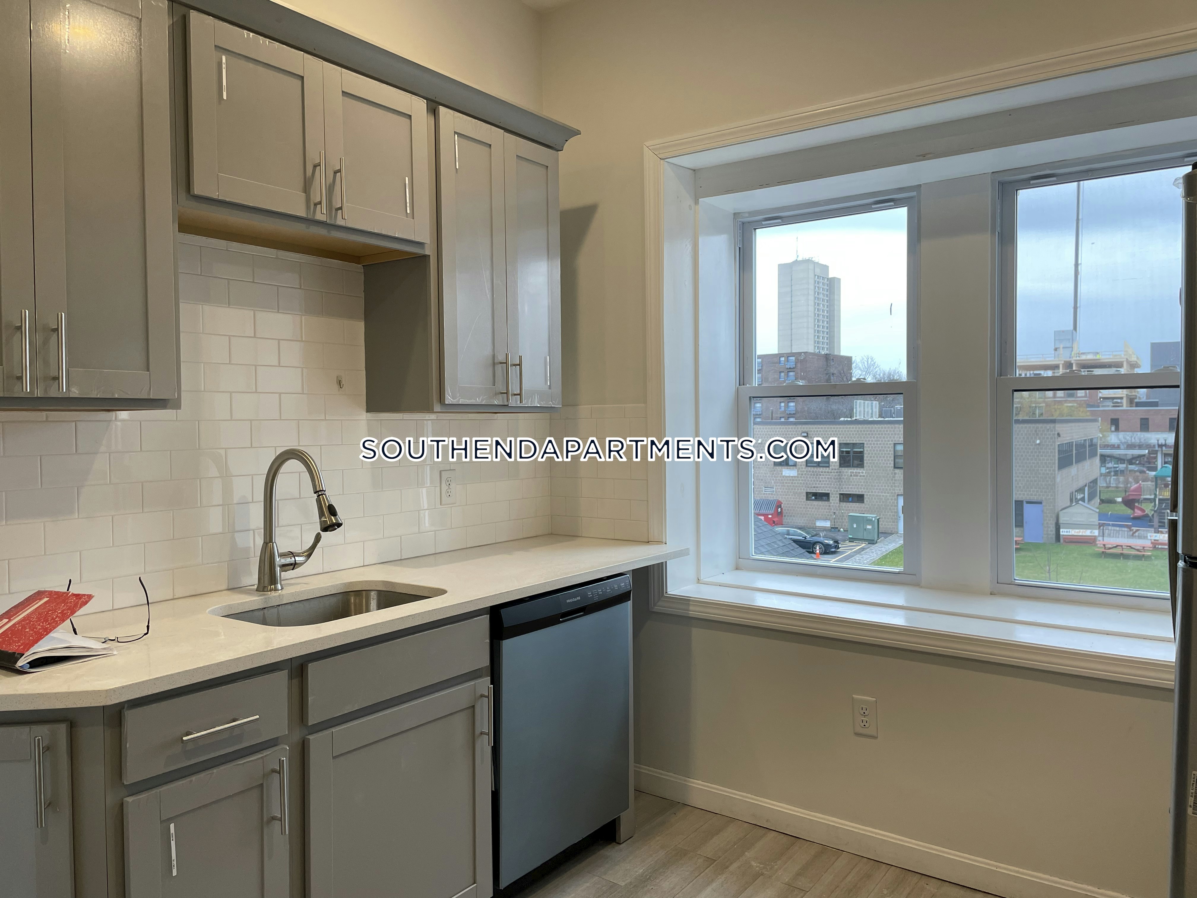 3 bed, 1 bath apartment for rent at 608 Shawmut Ave Unit 2, Roxbury — photo 5 of 8