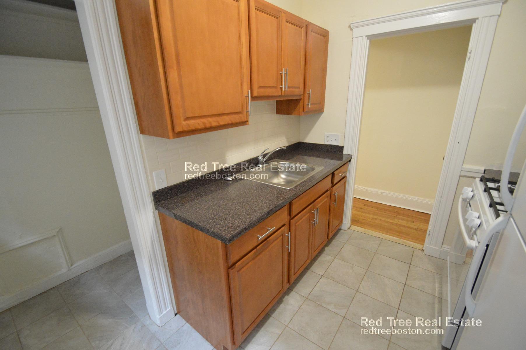 135 Washington St, Brighton