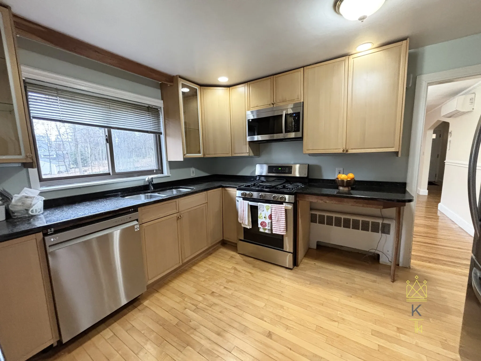 9 Reservoir Rd, Chestnut Hill