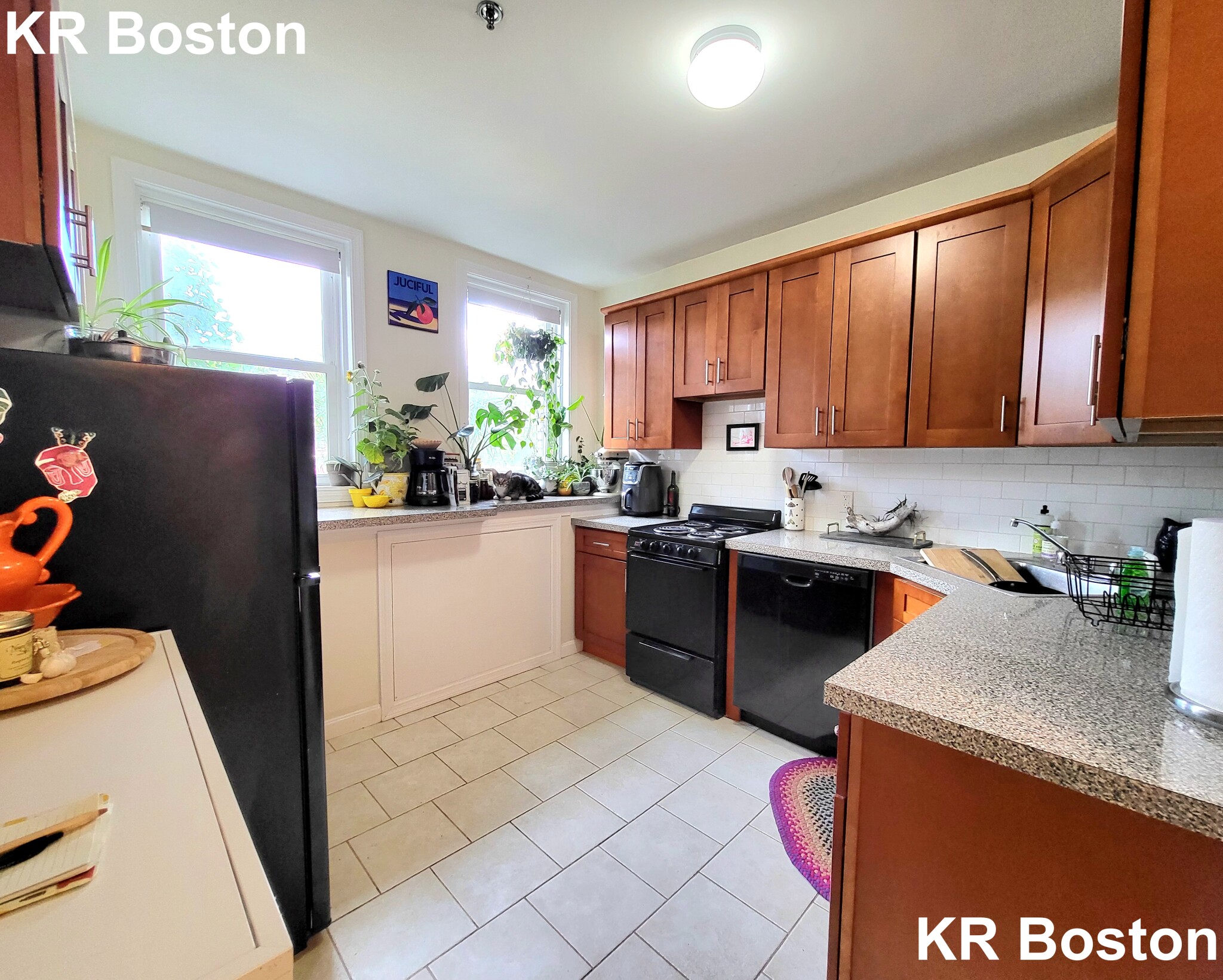 2 bed, 1 bath apartment for rent at 1640 Commonwealth Ave Unit 0', Brighton — photo 2 of 3