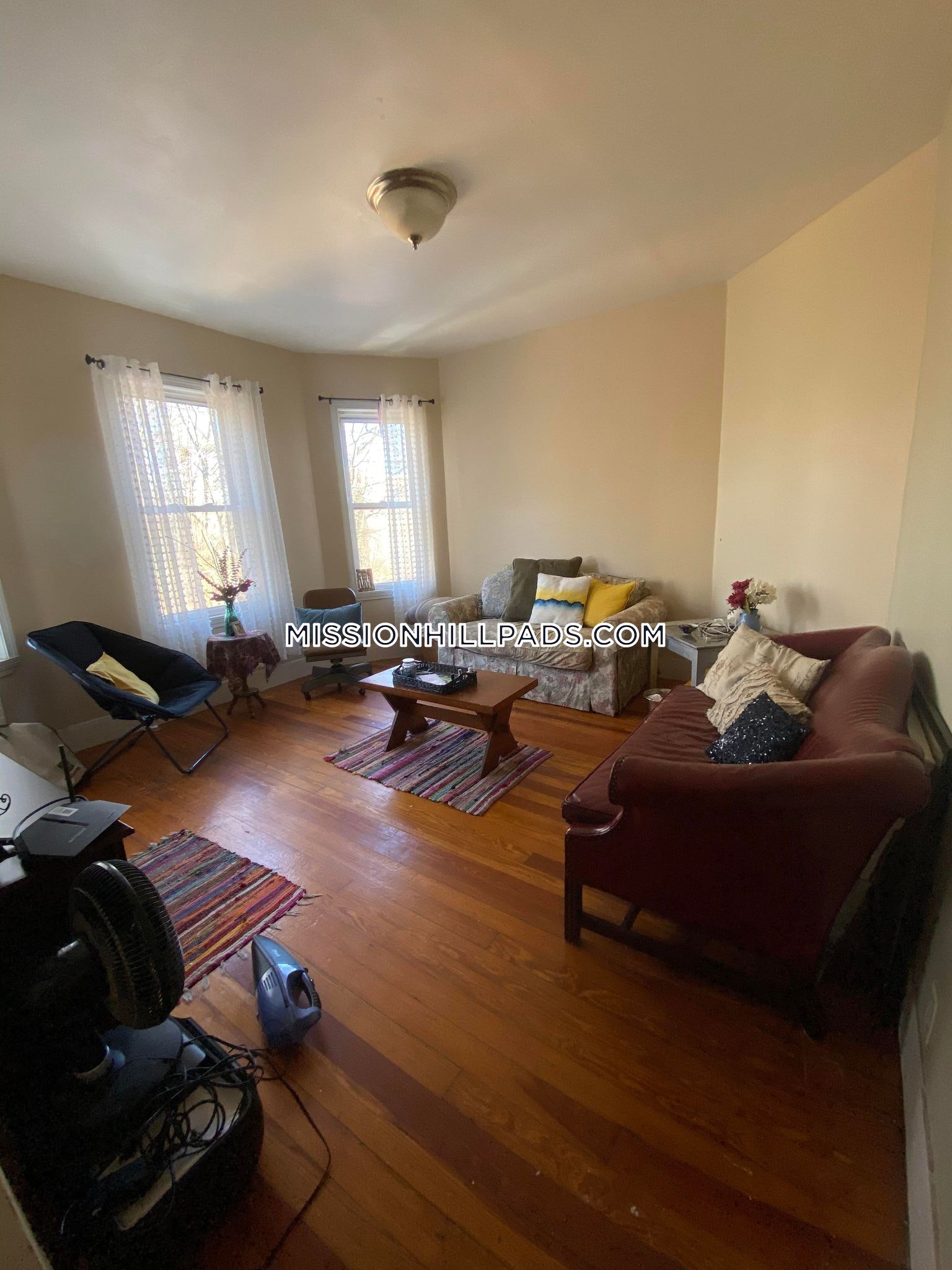 4 bed, 1 bath apartment for rent at 22 Fisher Ave Unit 4, Mission Hill — photo 8 of 15