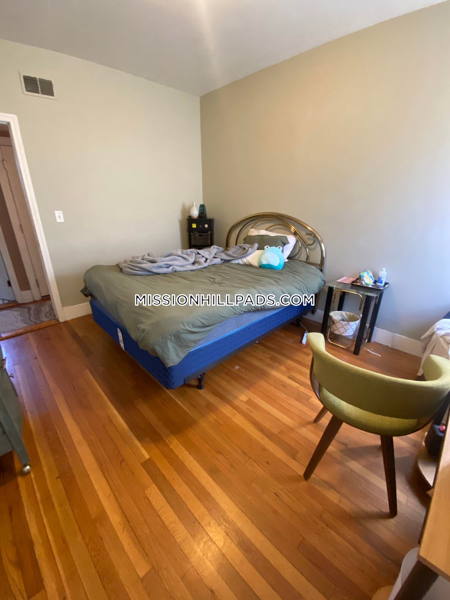4 bed, 1 bath apartment for rent at 22 Fisher Ave Unit 4, Mission Hill — photo 11 of 15