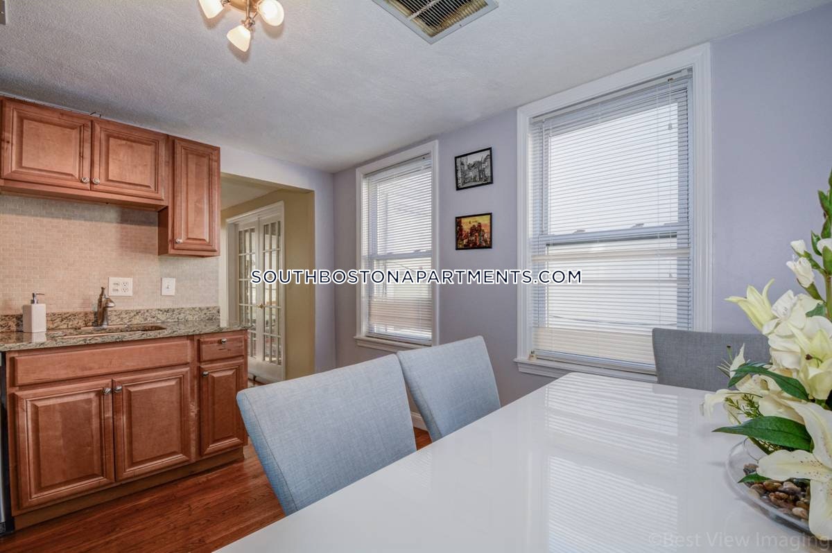 4 bed, 2 bath apartment for rent at 292 D St Unit 2, South Boston — photo 3 of 12