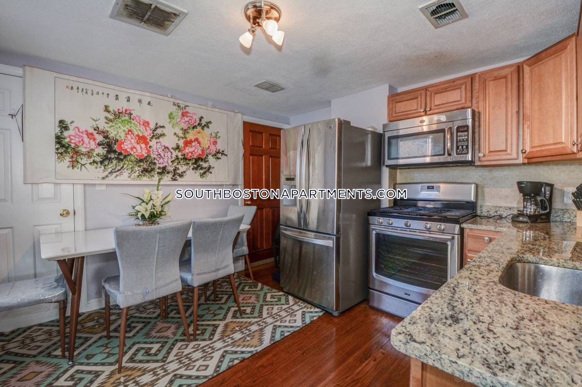 4 bed, 2 bath apartment for rent at 292 D St Unit 2, South Boston — photo 2 of 12