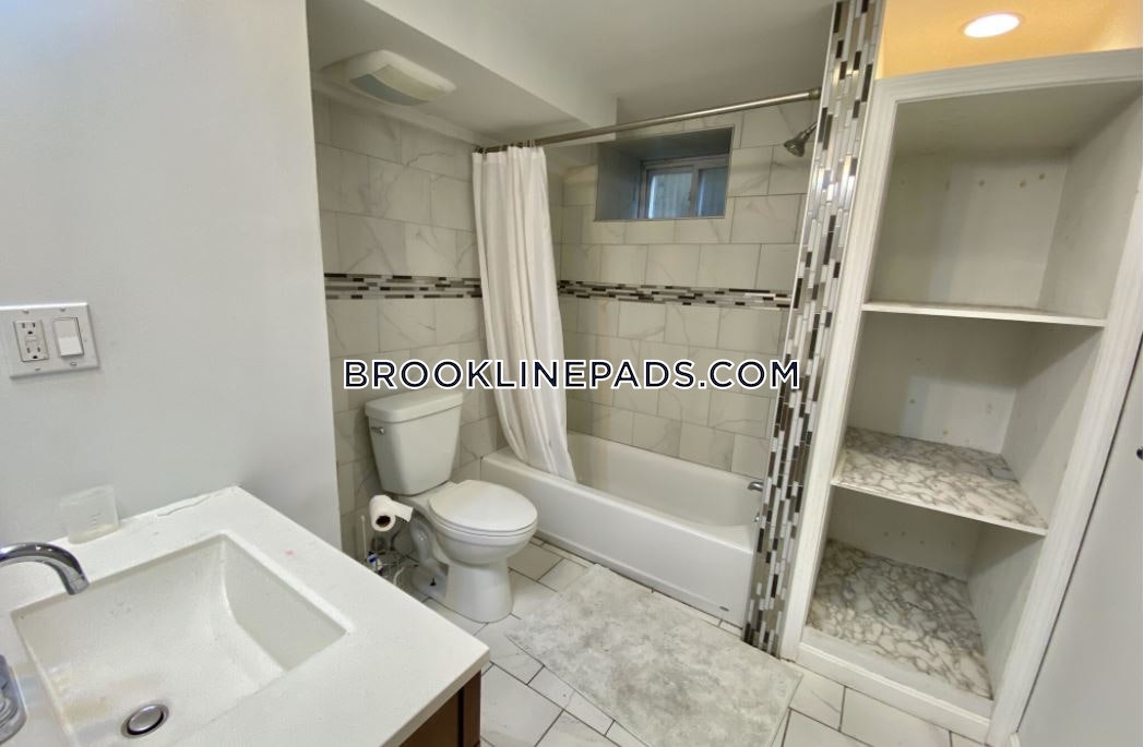 6 bed, 3 bath apartment for rent at 12 Verndale St Unit 1, Coolidge Corner — photo 7 of 8