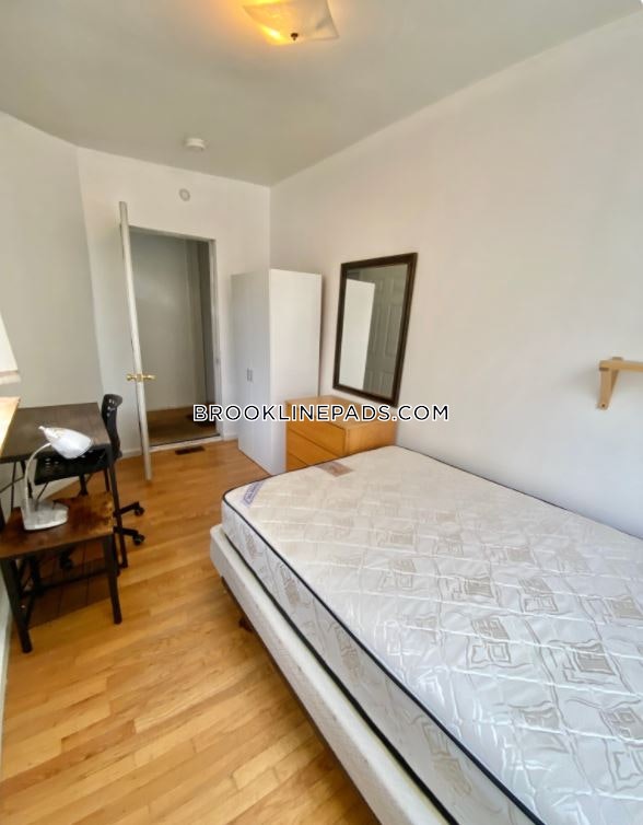 6 bed, 3 bath apartment for rent at 12 Verndale St Unit 1, Coolidge Corner — photo 6 of 8