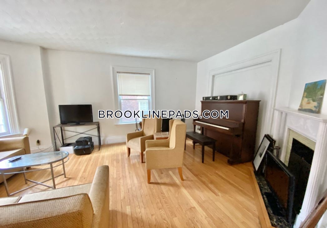 6 bed, 3 bath apartment for rent at 12 Verndale St Unit 1, Coolidge Corner — photo 5 of 8