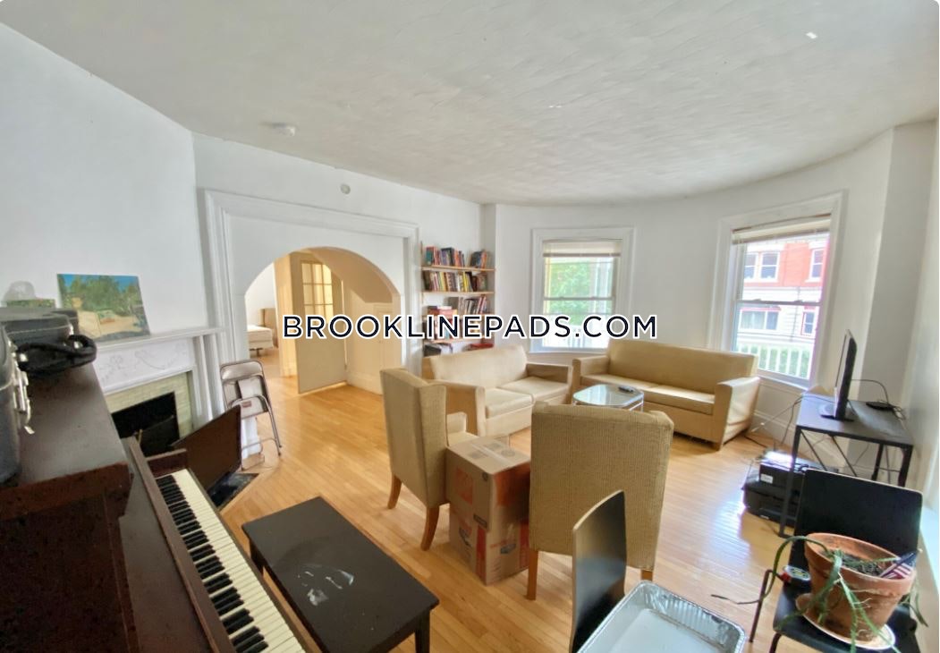 6 bed, 3 bath apartment for rent at 12 Verndale St Unit 1, Coolidge Corner — photo 1 of 8