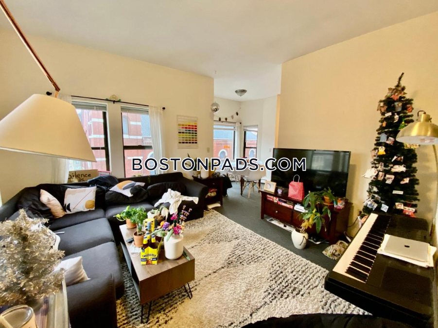 4 bed, 1 bath apartment for rent at 606 Columbus Ave Unit 4, South End