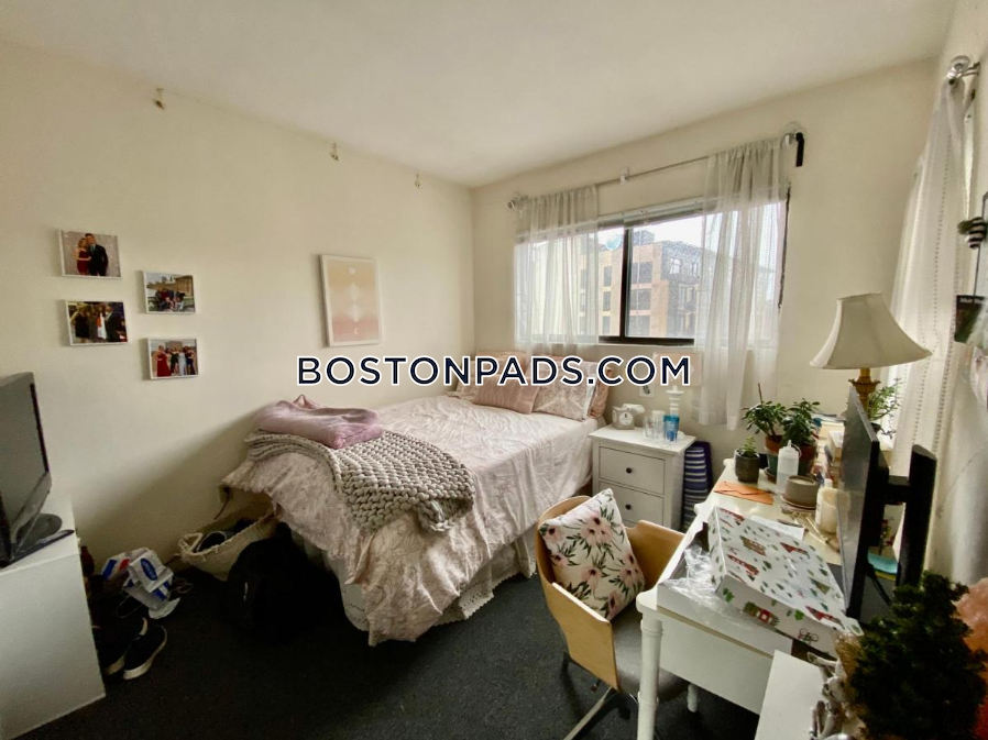 4 bed, 1 bath apartment for rent at 606 Columbus Ave Unit 4, South End — photo 3 of 6