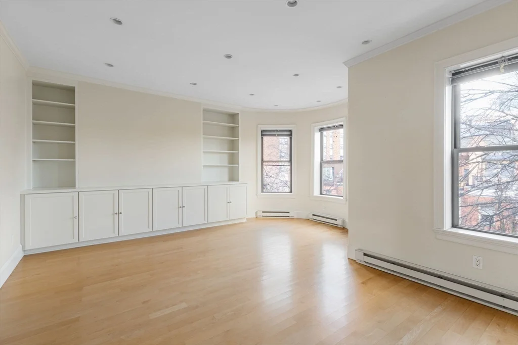 17 Follen St, Back Bay