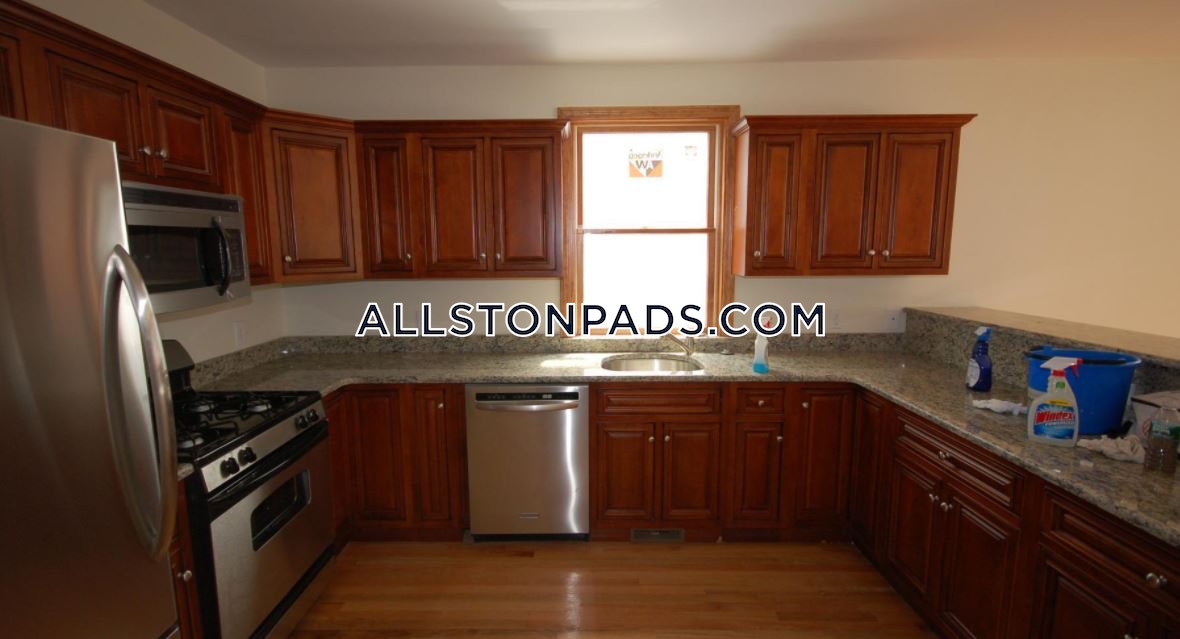 4 bed, 2 bath apartment for rent at 102 Allston St Unit 3.1, Allston — photo 13 of 15