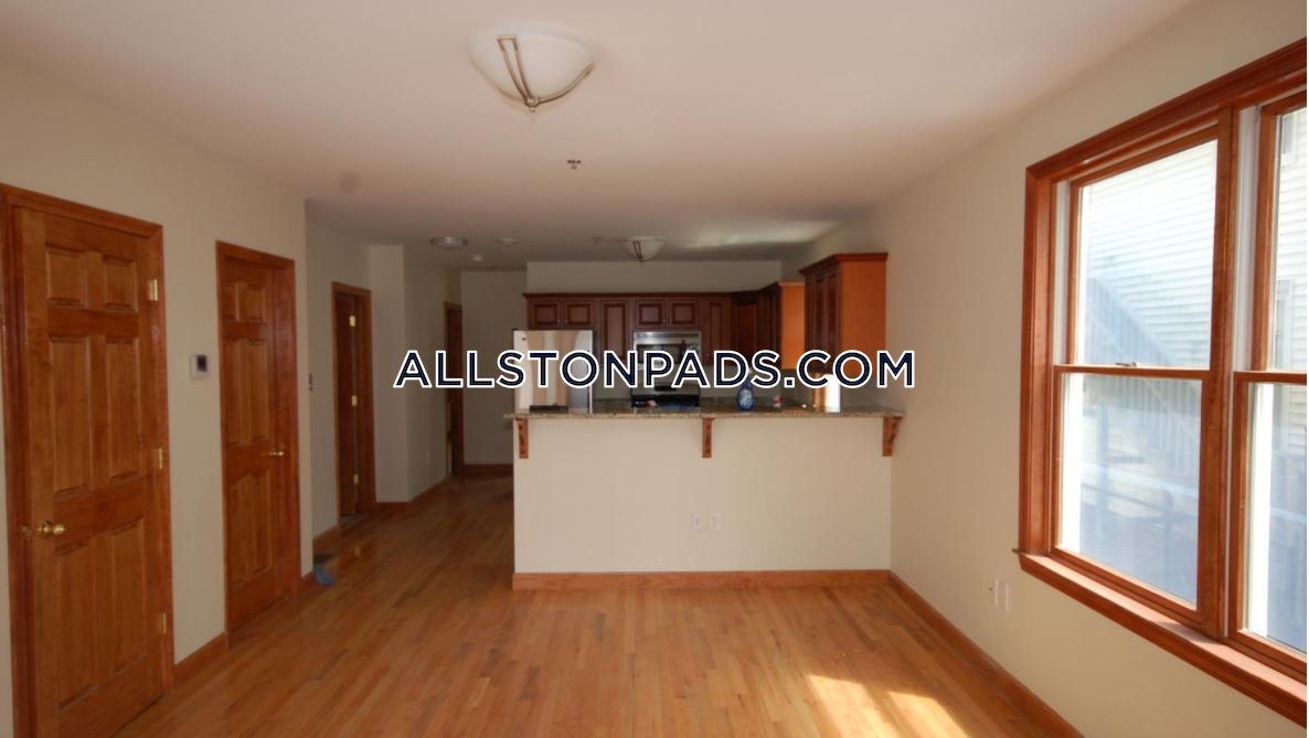 4 bed, 2 bath apartment for rent at 102 Allston St Unit 3.1, Allston — photo 14 of 15