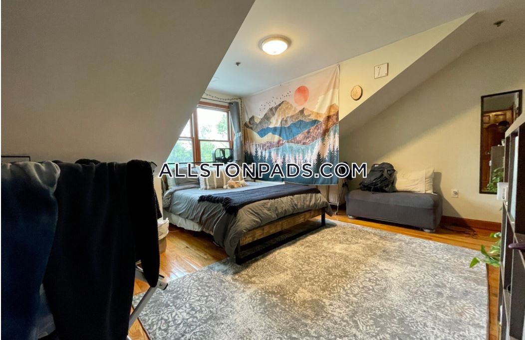 4 bed, 2 bath apartment for rent at 102 Allston St Unit 3.1, Allston — photo 4 of 15