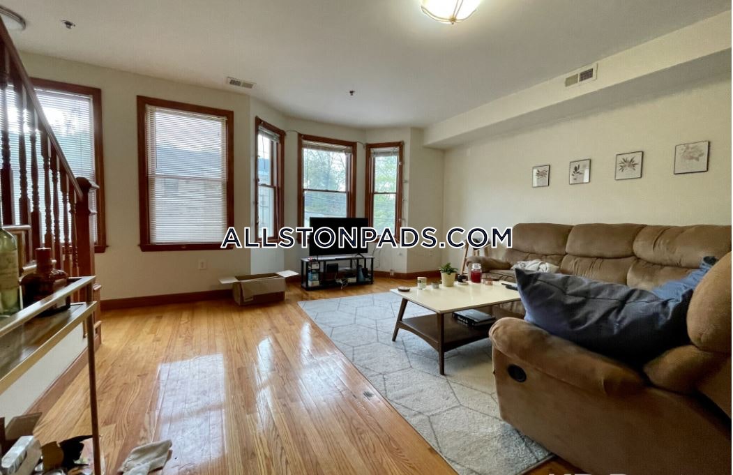 4 bed, 2 bath apartment for rent at 102 Allston St Unit 3.1, Allston — photo 5 of 15