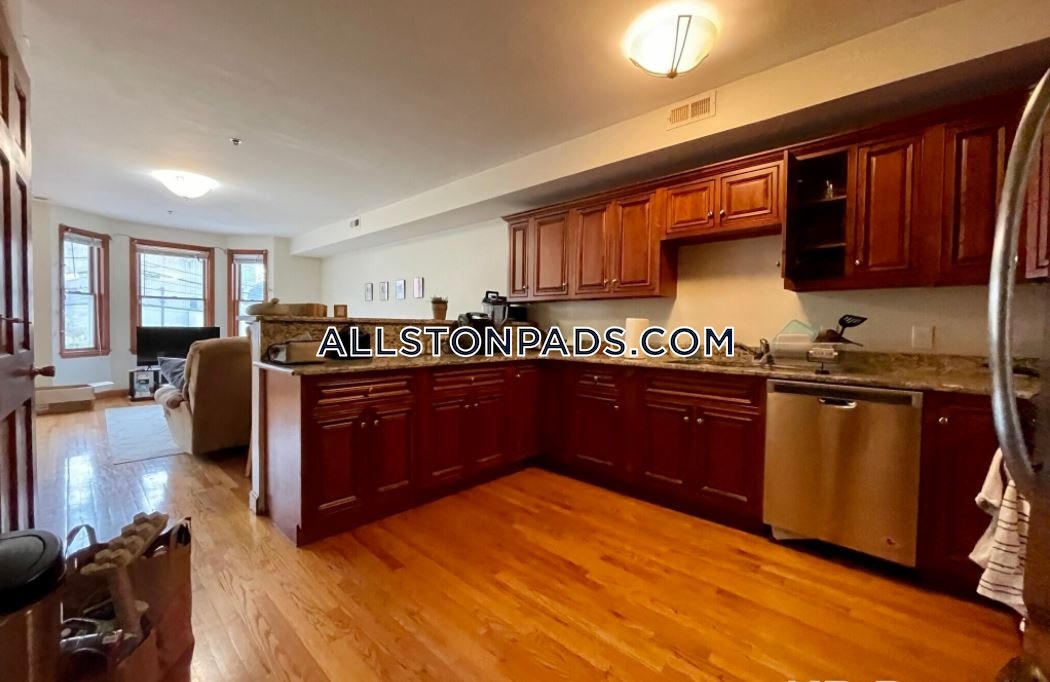 4 bed, 2 bath apartment for rent at 102 Allston St Unit 3.1, Allston — photo 6 of 15