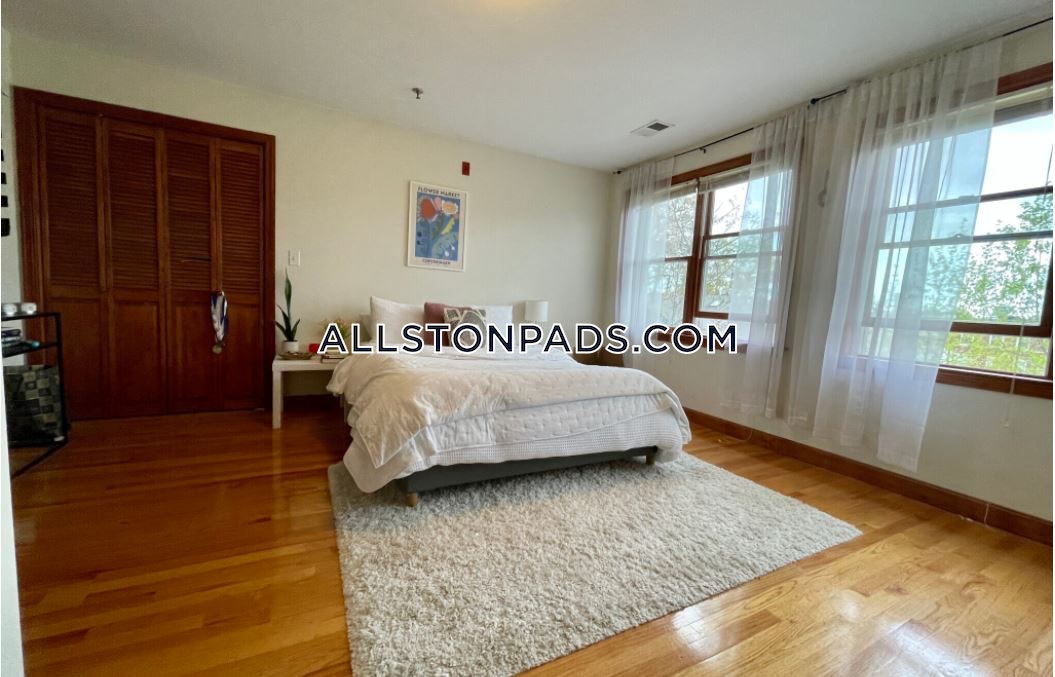 4 bed, 2 bath apartment for rent at 102 Allston St Unit 3.1, Allston — photo 7 of 15