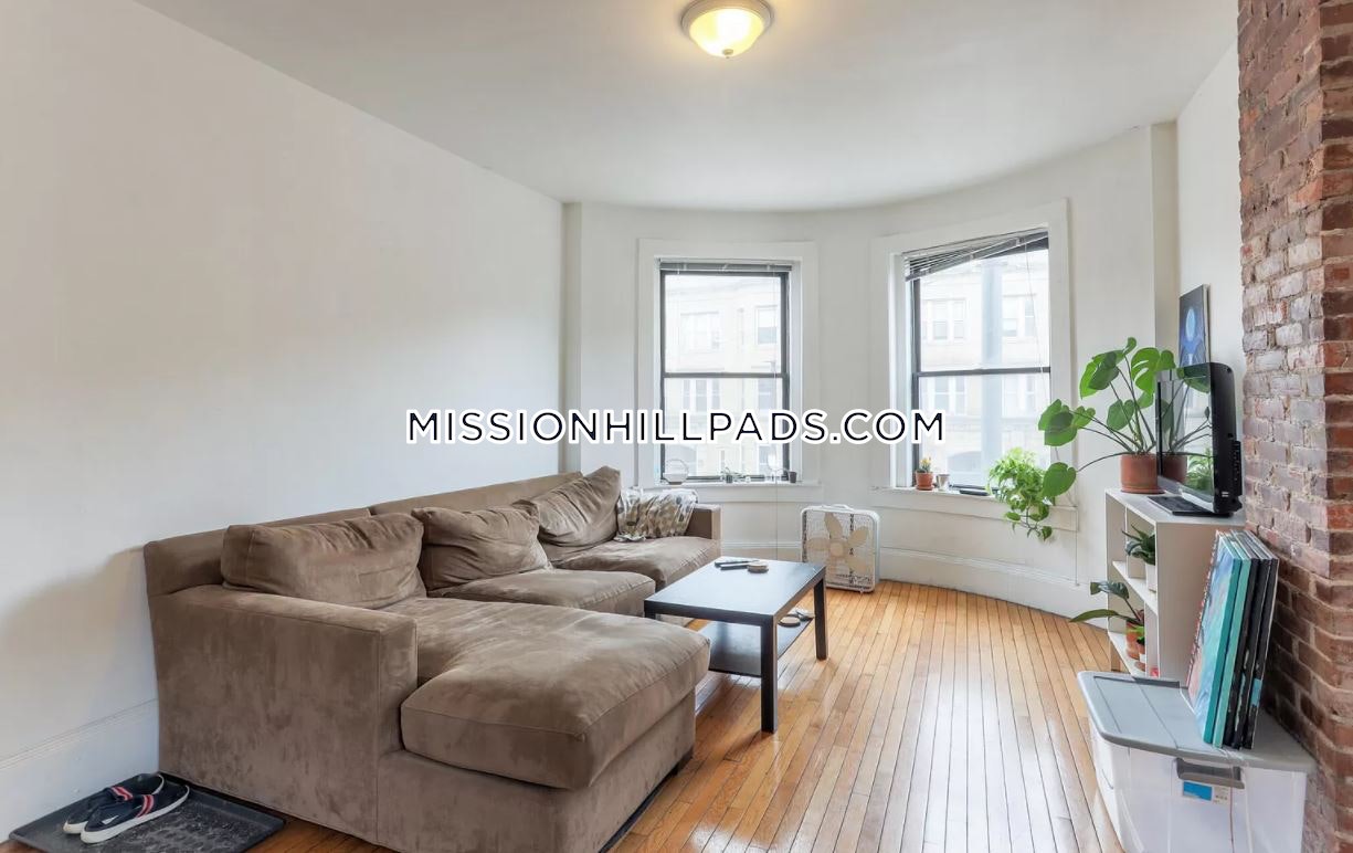 3 bed, 1 bath apartment for rent at 1750 Washington St Unit 3, South End — photo 5 of 5