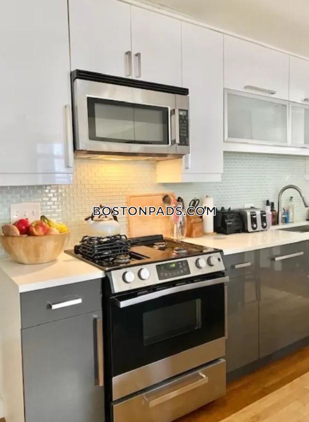 4 bed, 2 bath apartment for rent at 44 Saint Margaret Unit 2, Dorchester — photo 2 of 8