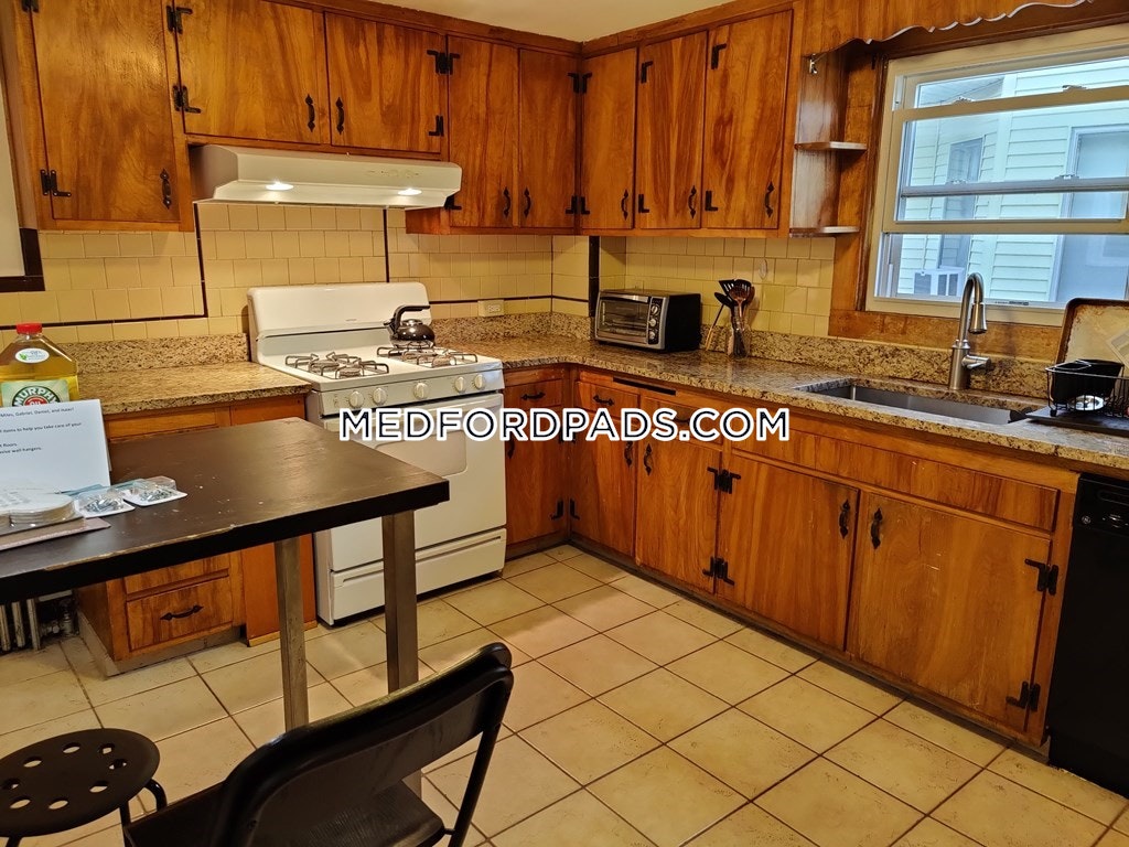 5 bed, 2 bath apartment for rent at 132 George St Unit 2, Tufts University — photo 1 of 14