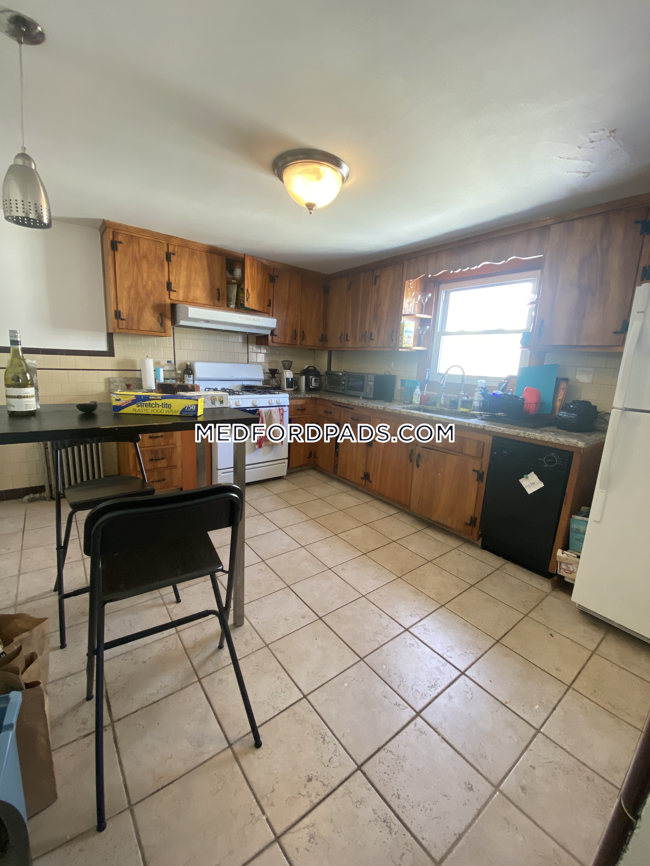 5 bed, 2 bath apartment for rent at 132 George St Unit 2, Tufts University — photo 8 of 14