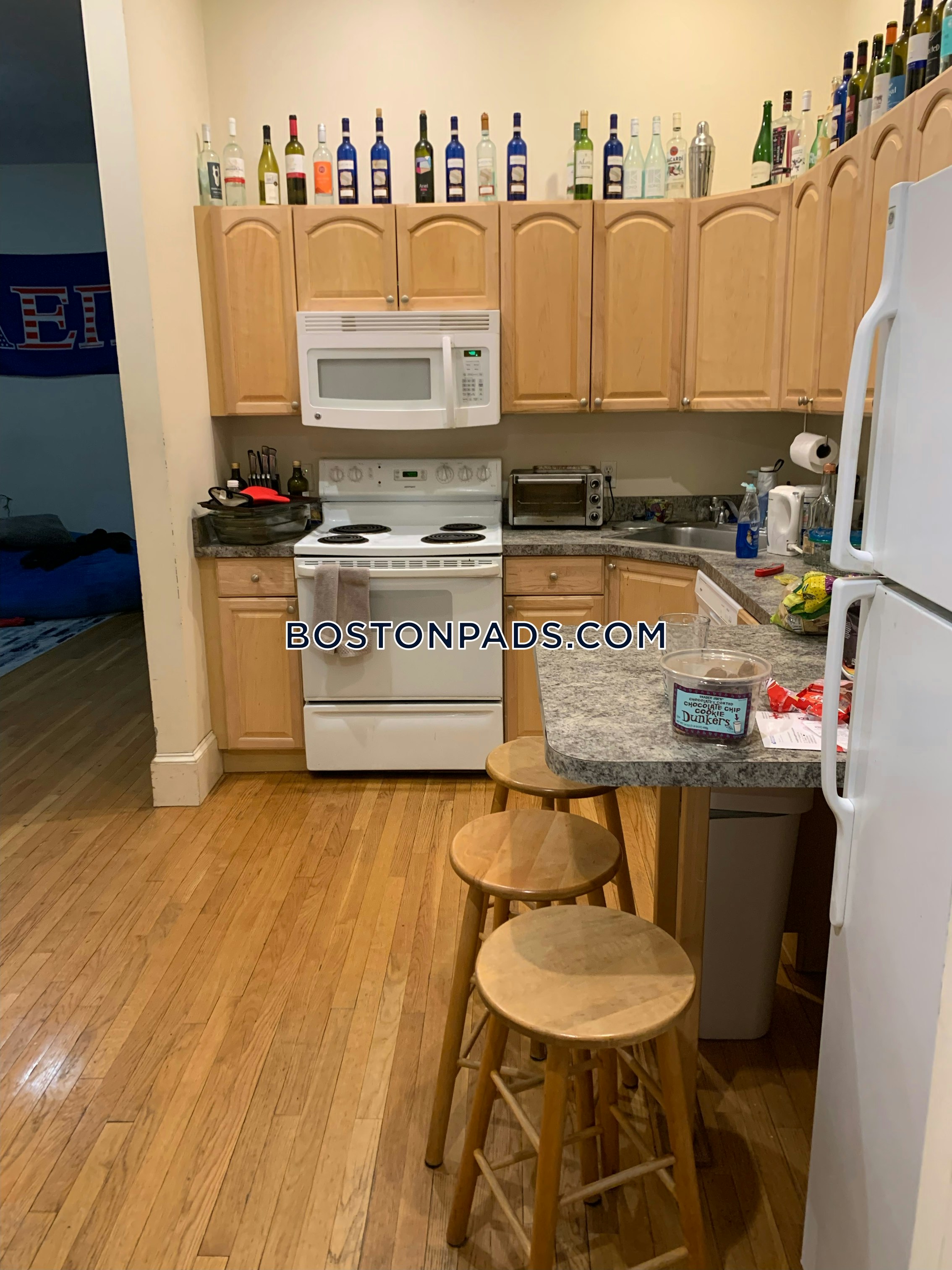 3 bed, 1 bath apartment for rent at 21 Aberdeen Unit 2, Fenway — photo 2 of 5