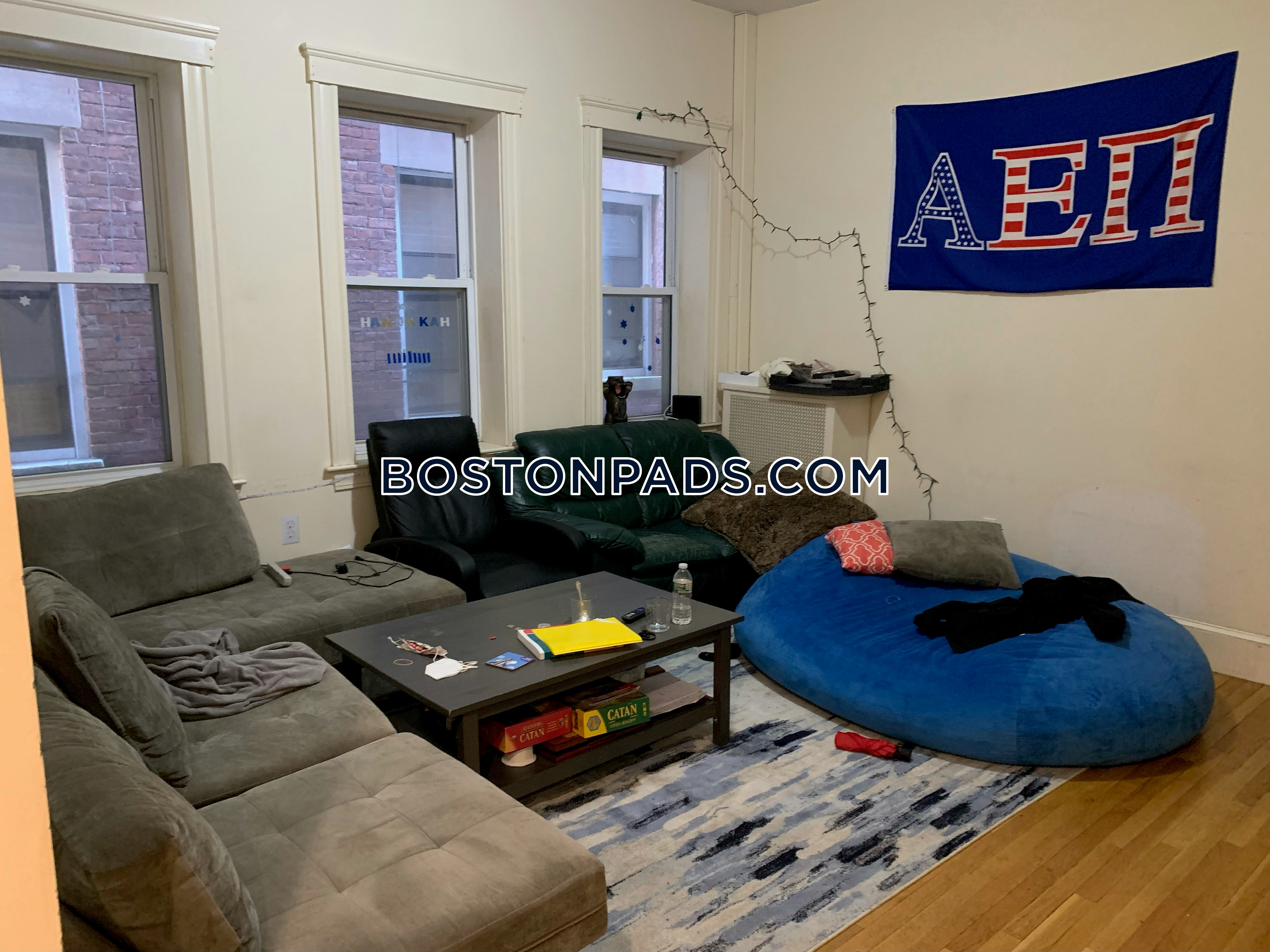 3 bed, 1 bath apartment for rent at 21 Aberdeen Unit 2, Fenway
