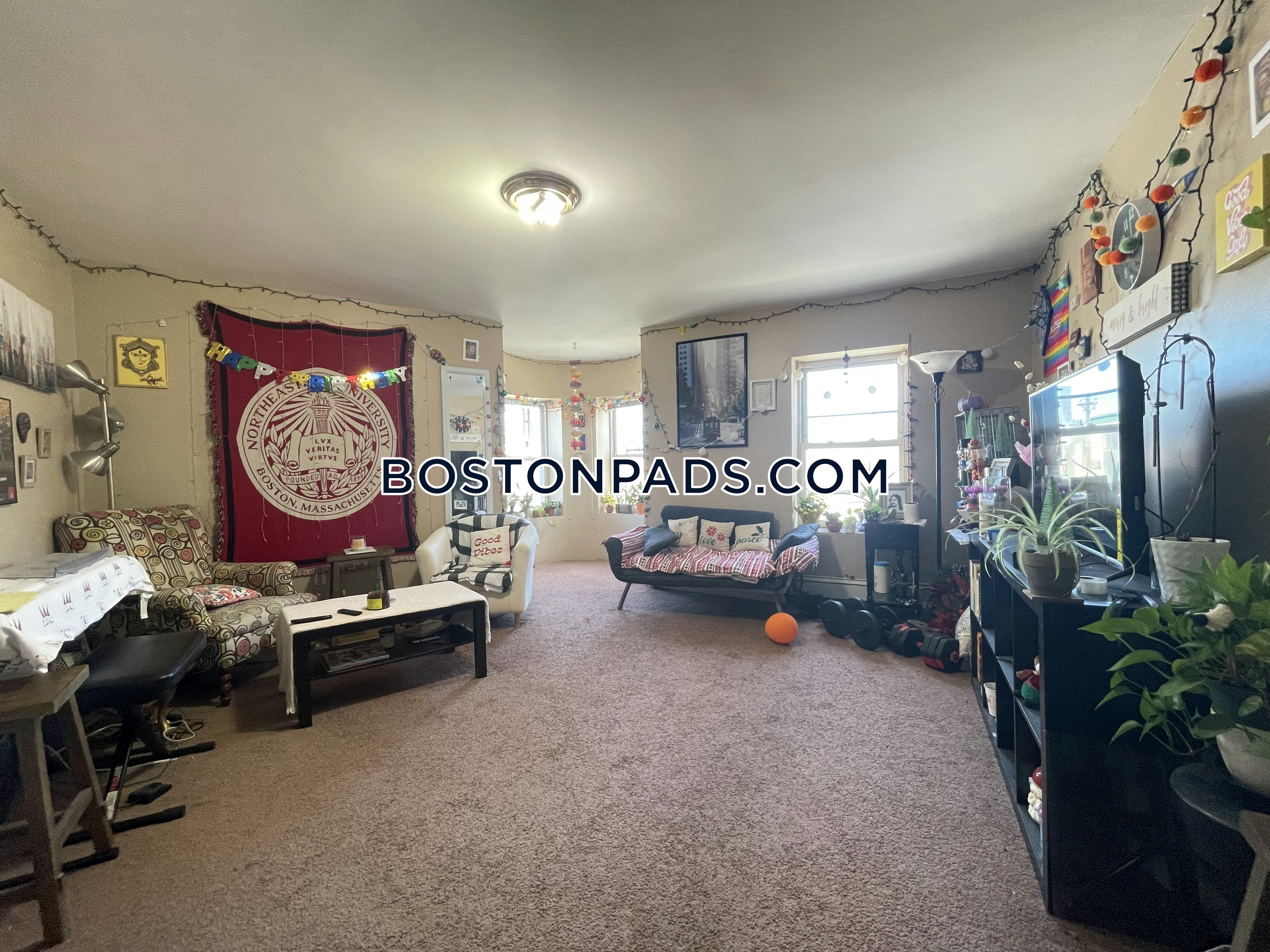 3 bed, 1 bath apartment for rent at 102 Hammond Unit 3, South End — photo 2 of 8