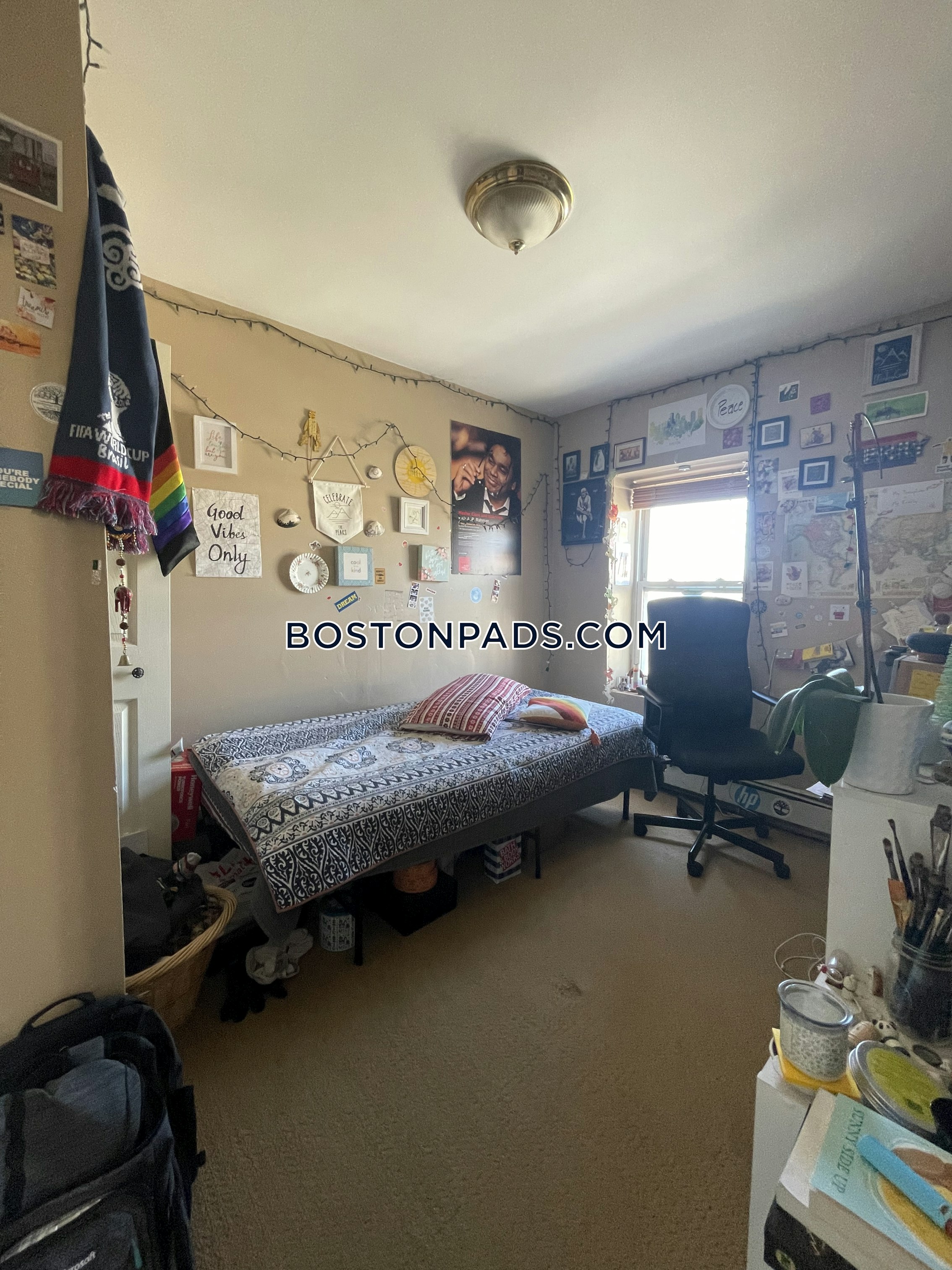 3 bed, 1 bath apartment for rent at 102 Hammond Unit 3, South End — photo 4 of 8