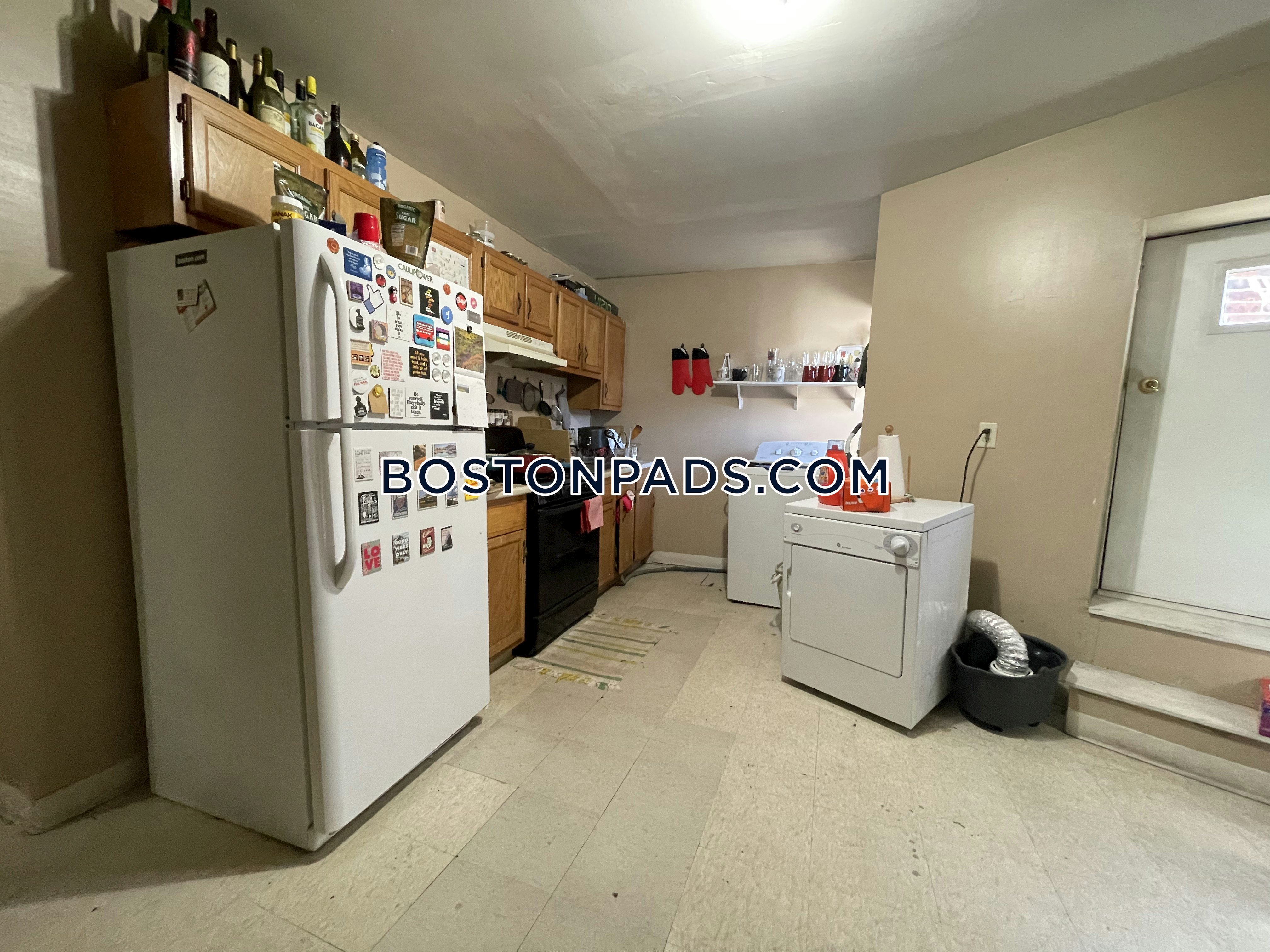 3 bed, 1 bath apartment for rent at 102 Hammond Unit 3, South End — photo 5 of 8