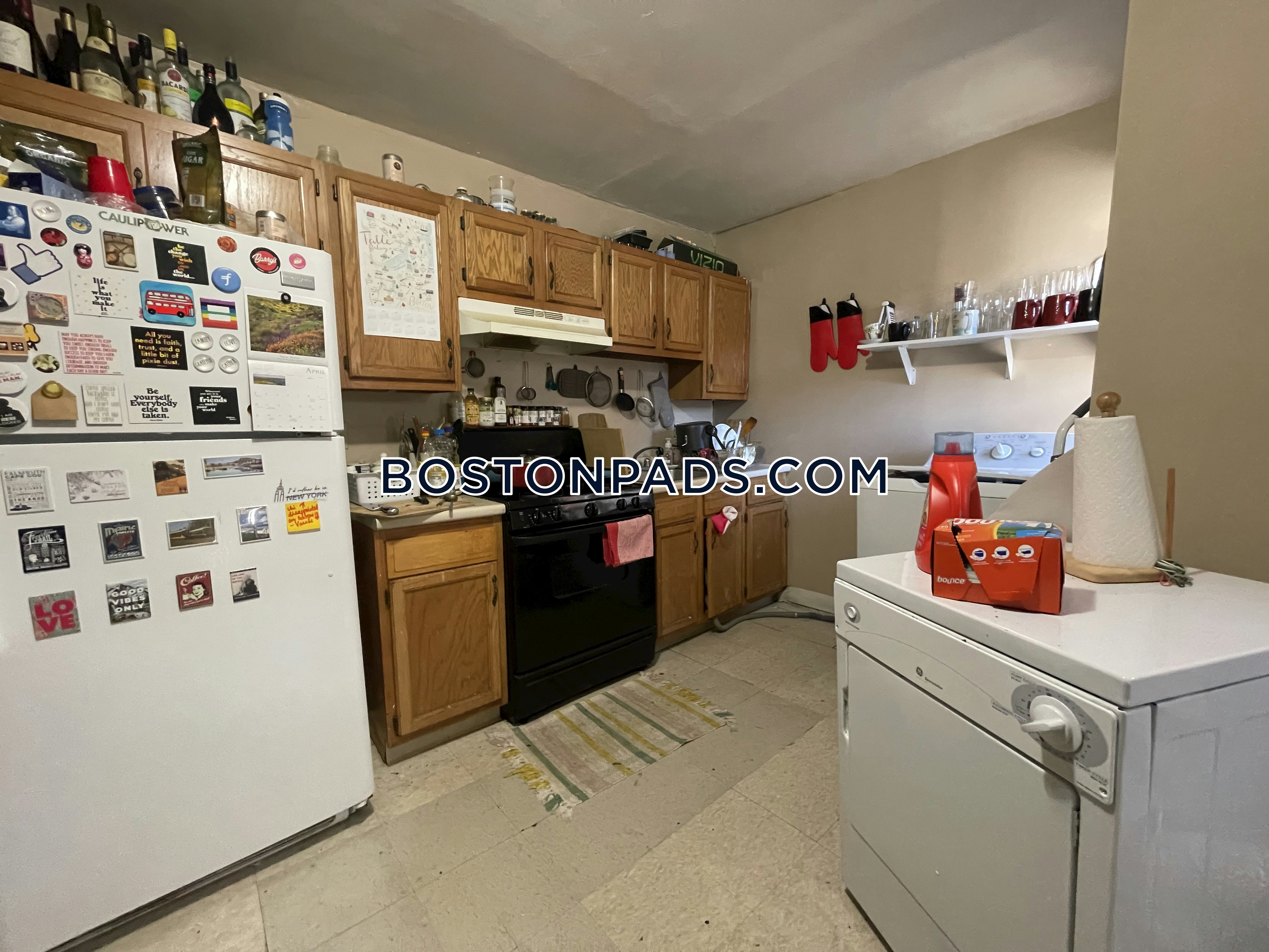 3 bed, 1 bath apartment for rent at 102 Hammond Unit 3, South End — photo 6 of 8