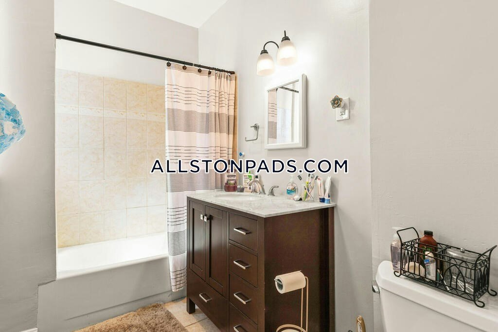 4 bed, 2 bath apartment for rent at 43 Glenville Ave Unit 2, Allston — photo 10 of 10
