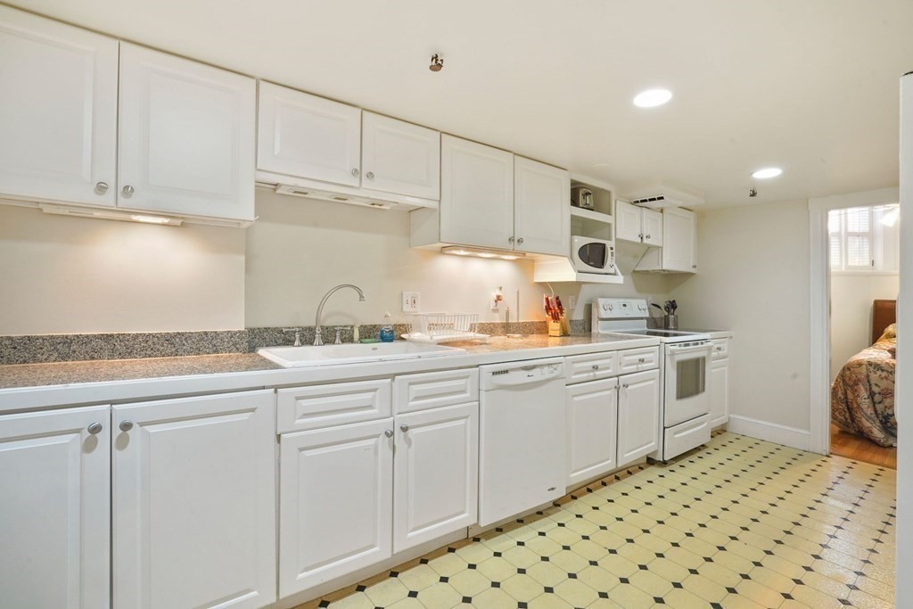 296 Marlborough St, Back Bay