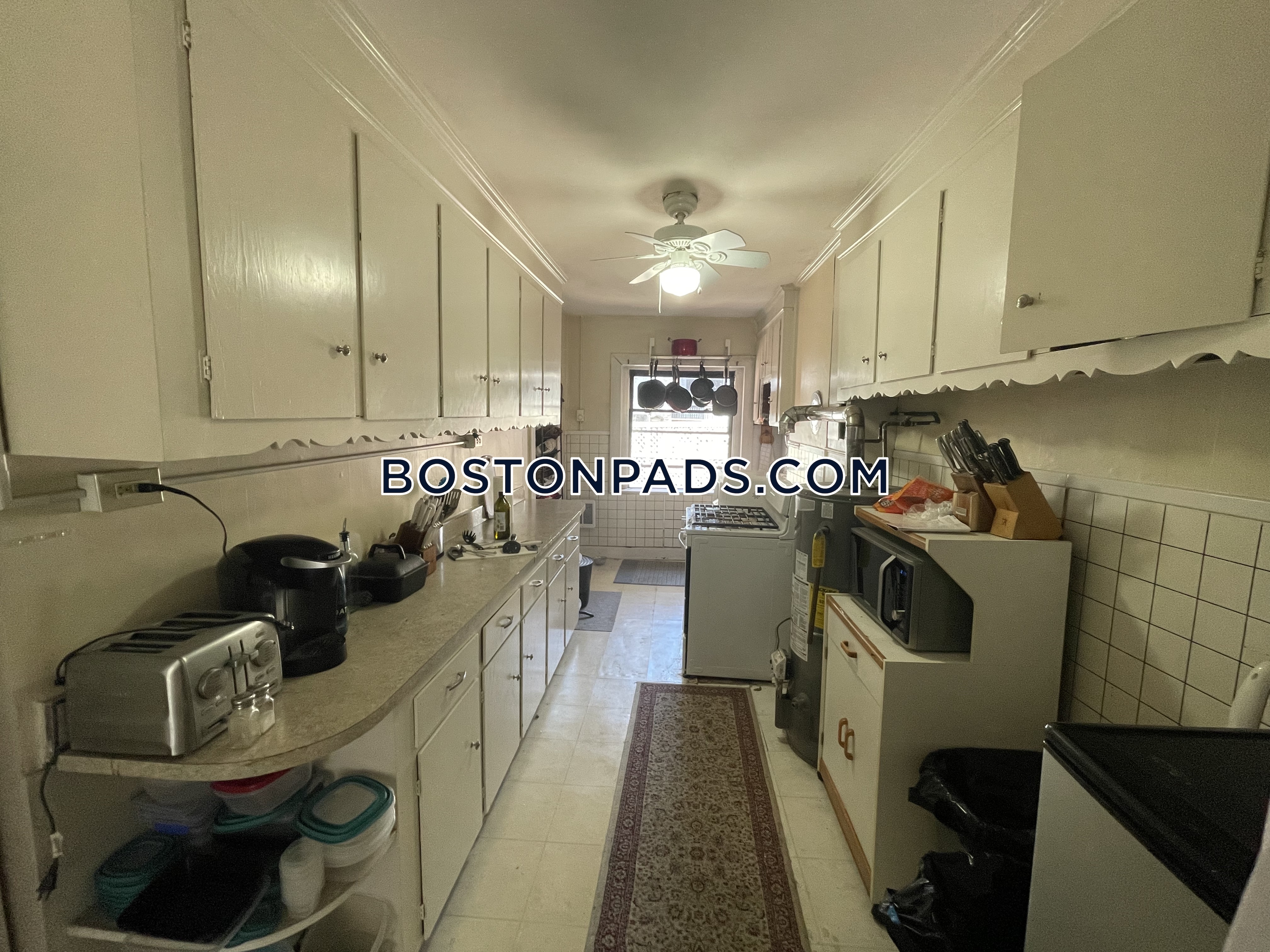 4 bed, 1 bath apartment for rent at 416 Hanover St Unit 3, North End — photo 2 of 9