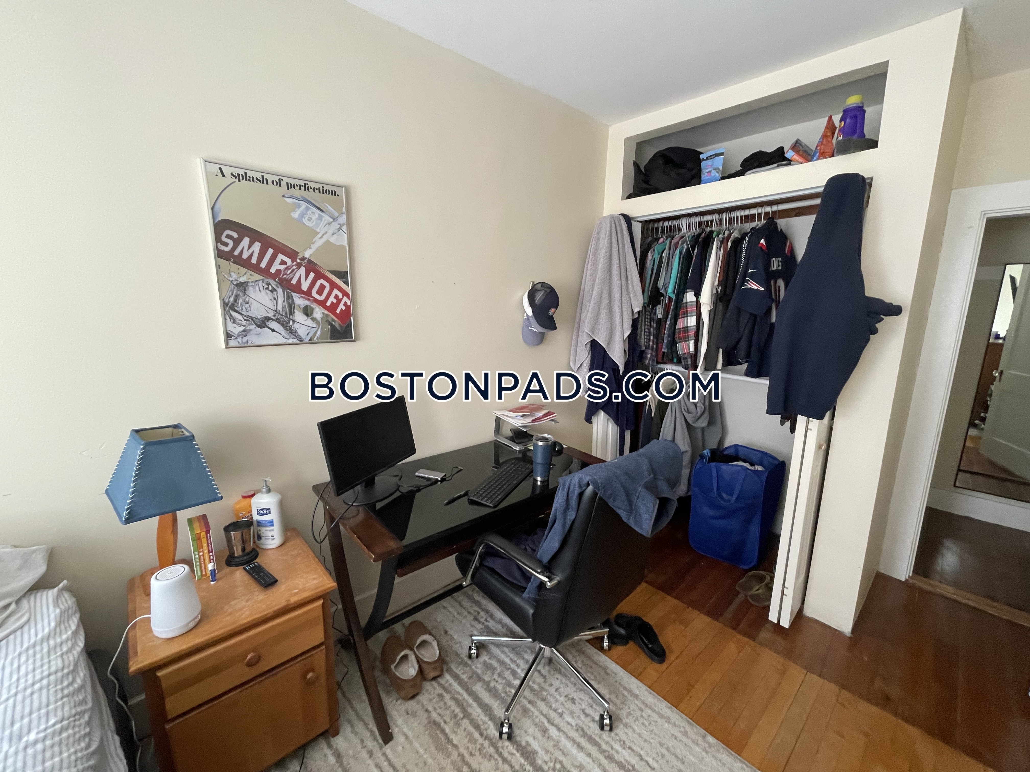 4 bed, 1 bath apartment for rent at 416 Hanover St Unit 3, North End — photo 3 of 9