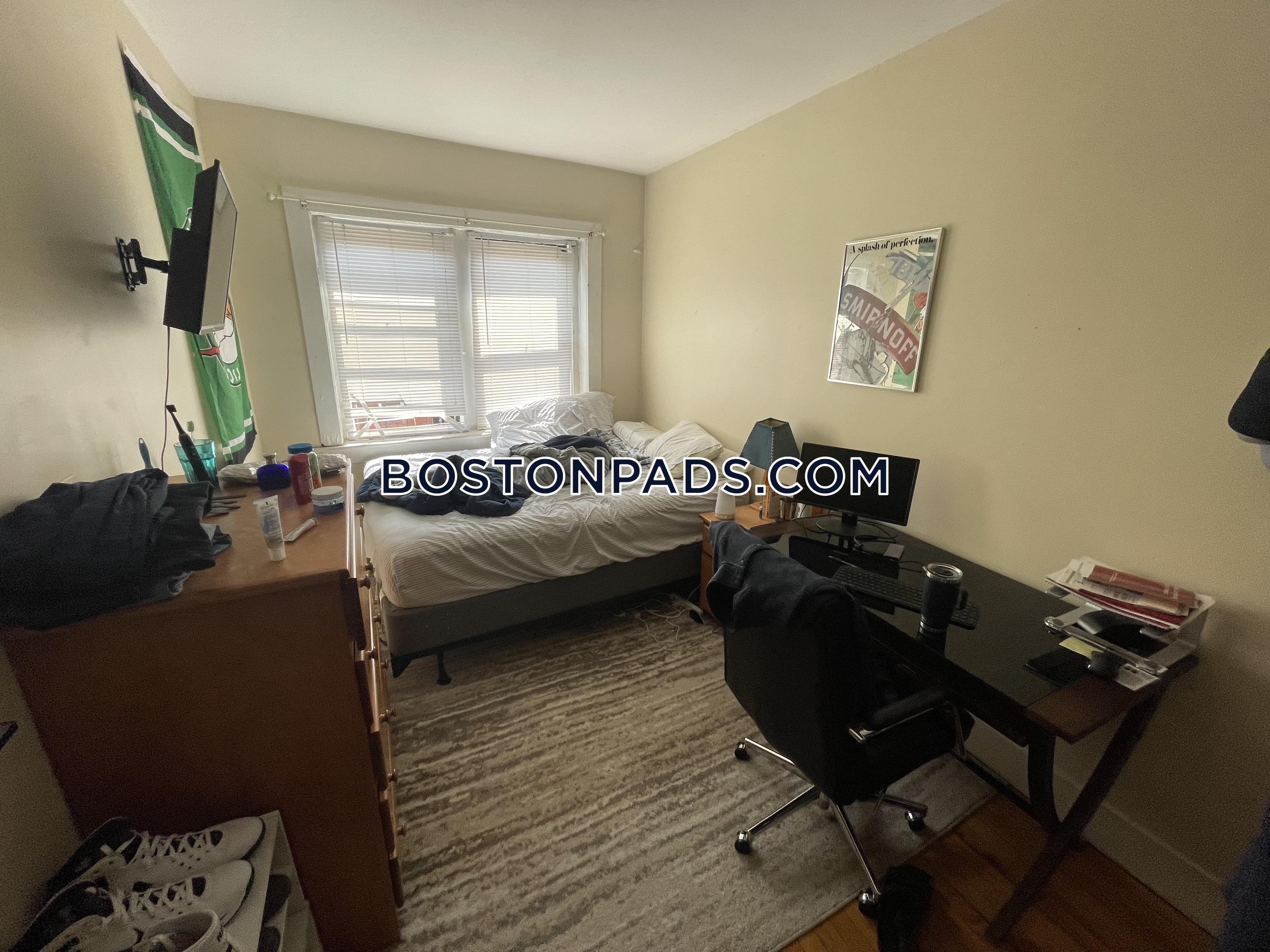 4 bed, 1 bath apartment for rent at 416 Hanover St Unit 3, North End — photo 4 of 9