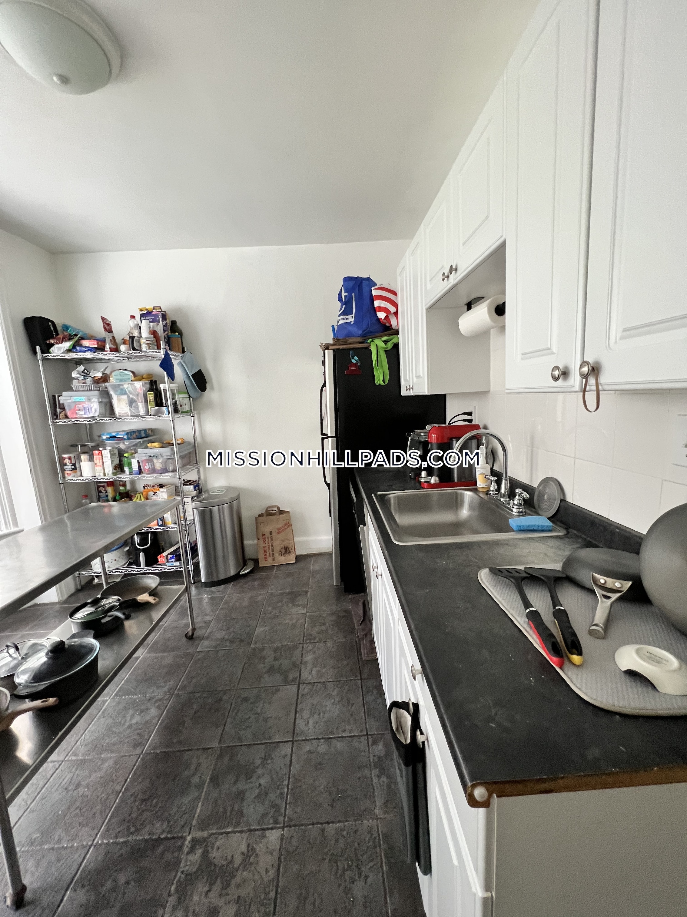 4 bed, 1 bath apartment for rent at 42 Hillside St Unit 2, Mission Hill — photo 11 of 16