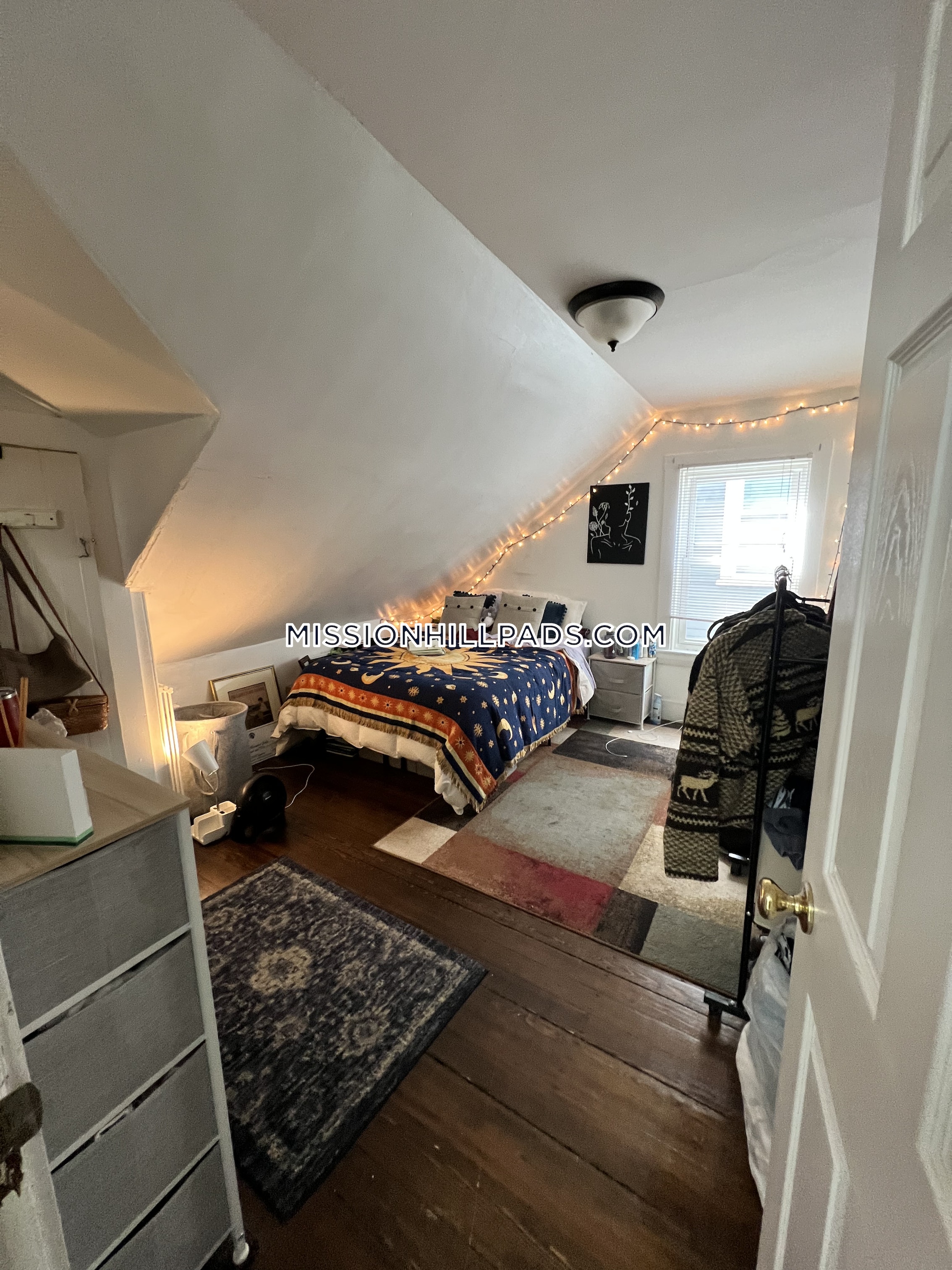 4 bed, 1 bath apartment for rent at 42 Hillside St Unit 2, Mission Hill — photo 13 of 16