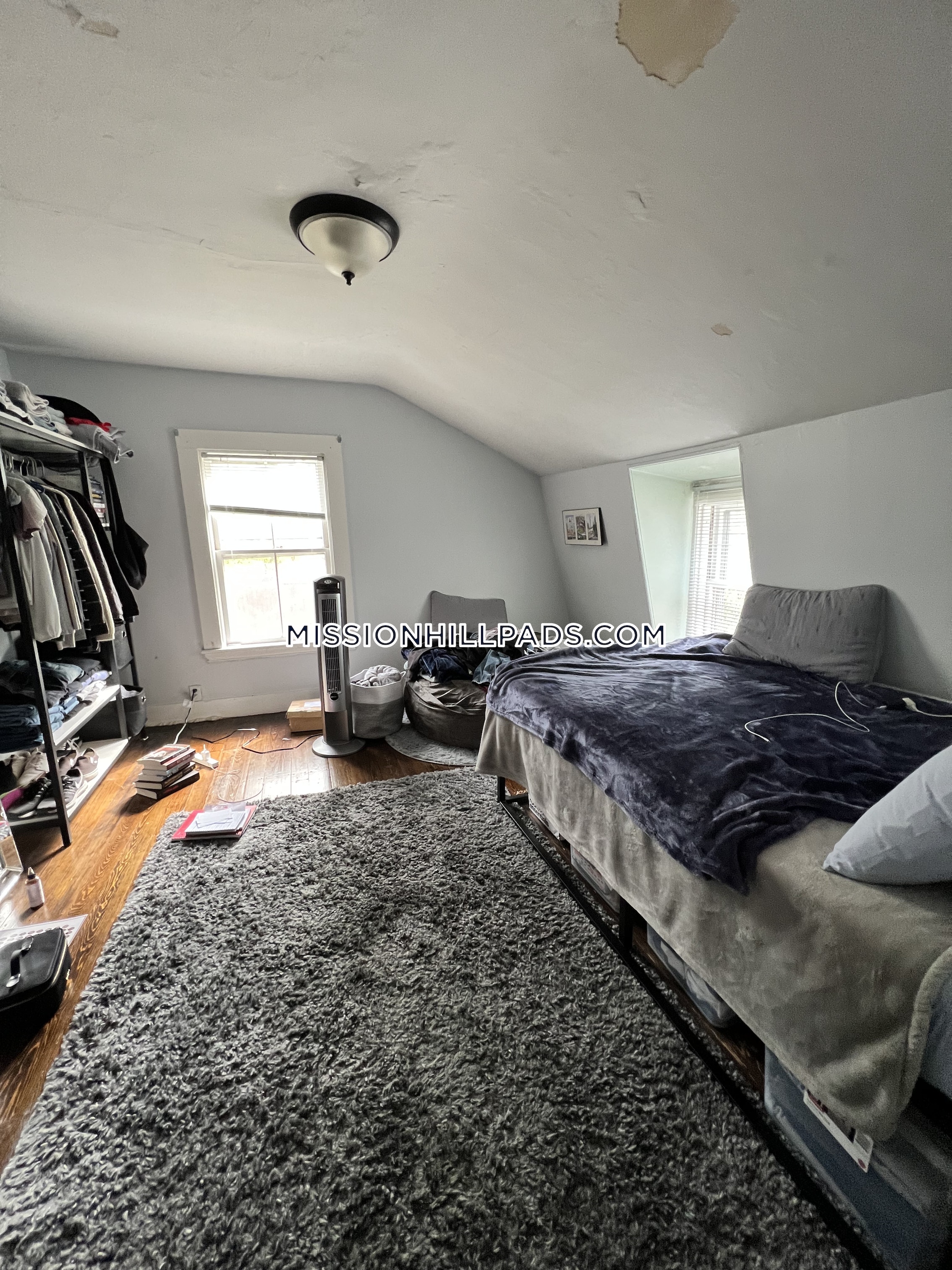 4 bed, 1 bath apartment for rent at 42 Hillside St Unit 2, Mission Hill — photo 1 of 16