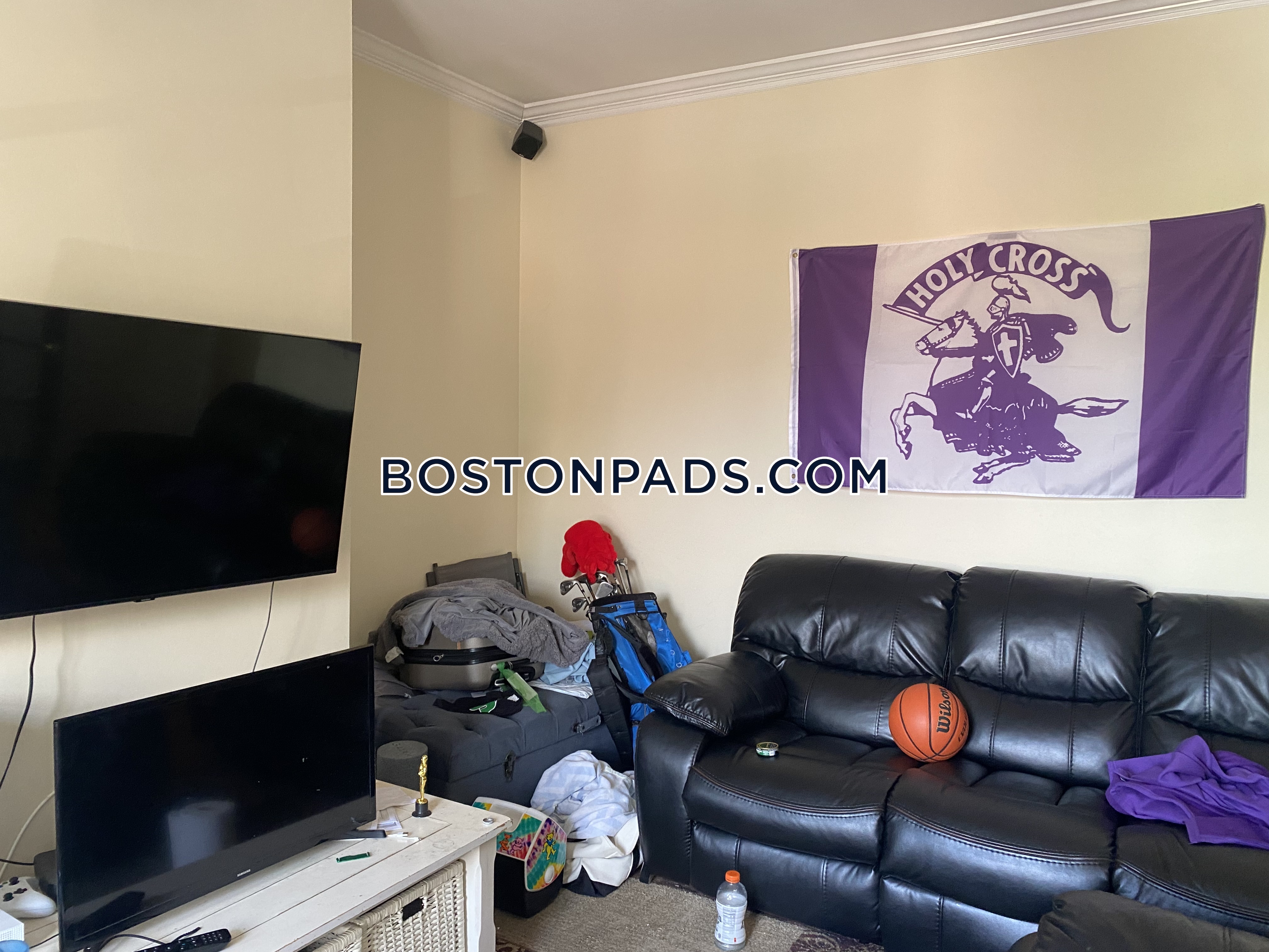 4 bed, 1.5 bath apartment for rent at 595 4th St Unit 2, South Boston — photo 13 of 42