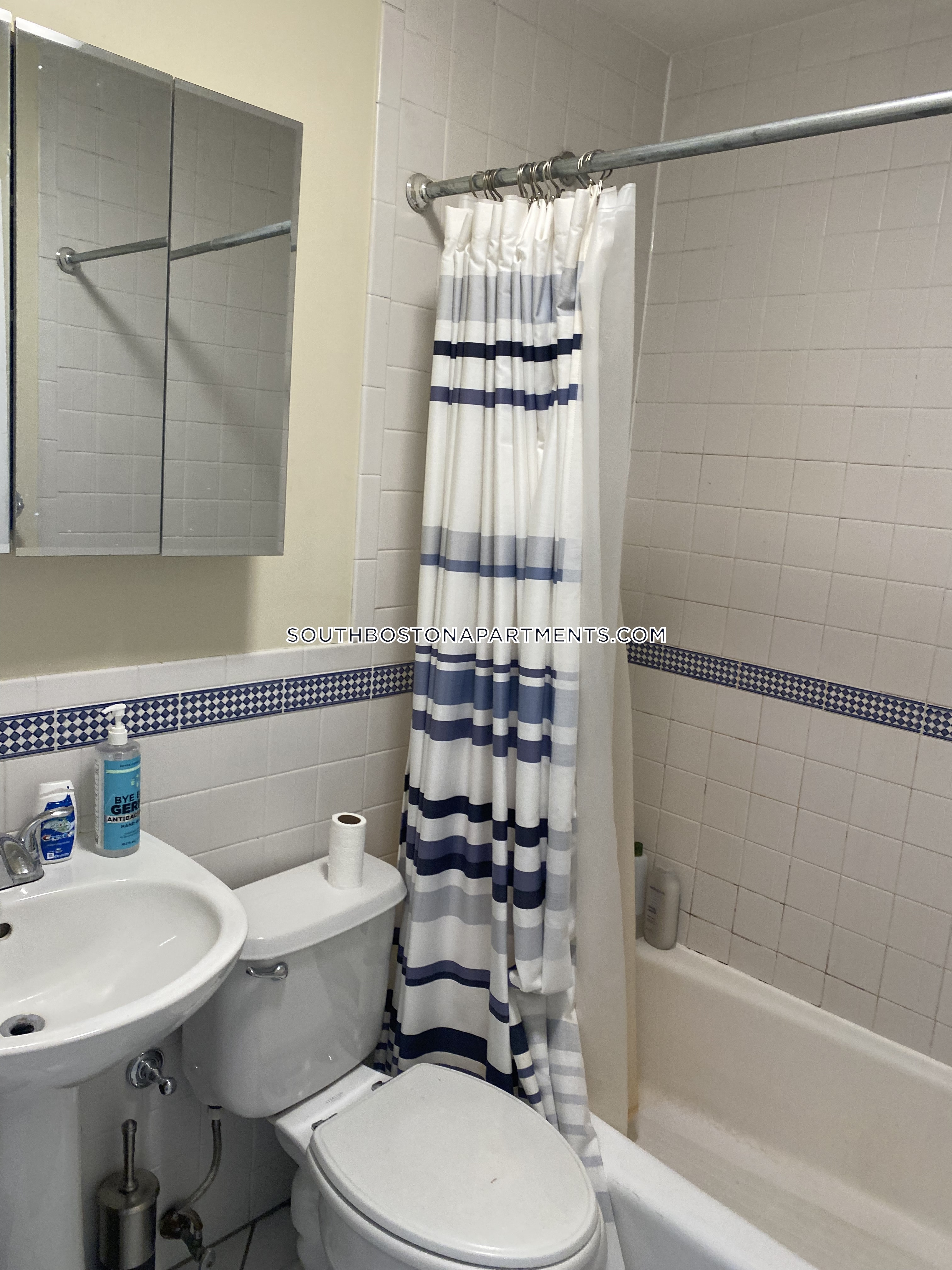 4 bed, 1.5 bath apartment for rent at 595 4th St Unit 2, South Boston — photo 40 of 42