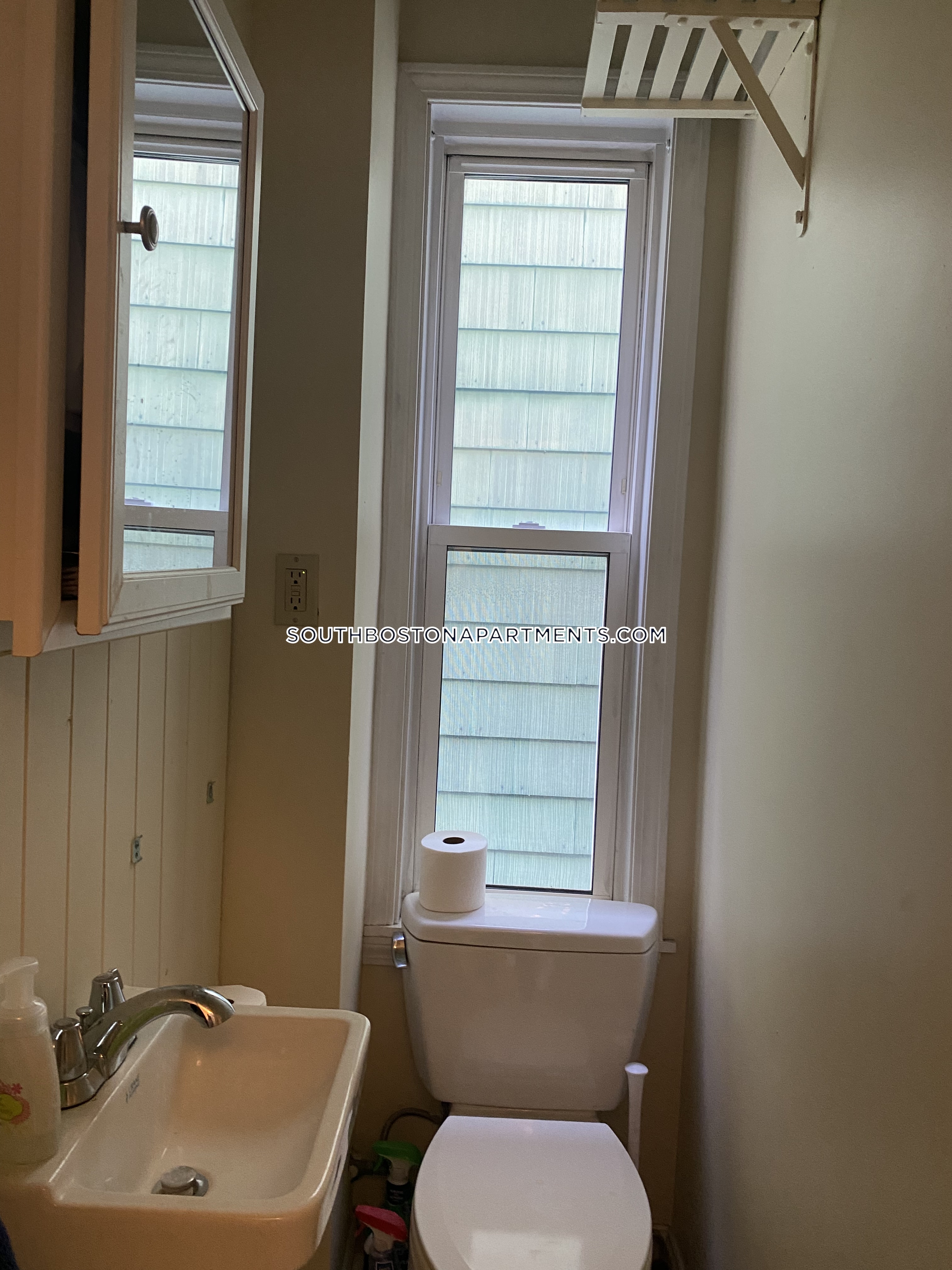4 bed, 1.5 bath apartment for rent at 595 4th St Unit 2, South Boston — photo 41 of 42