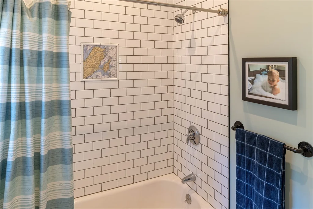 11 Gingerbread Hill, Marblehead