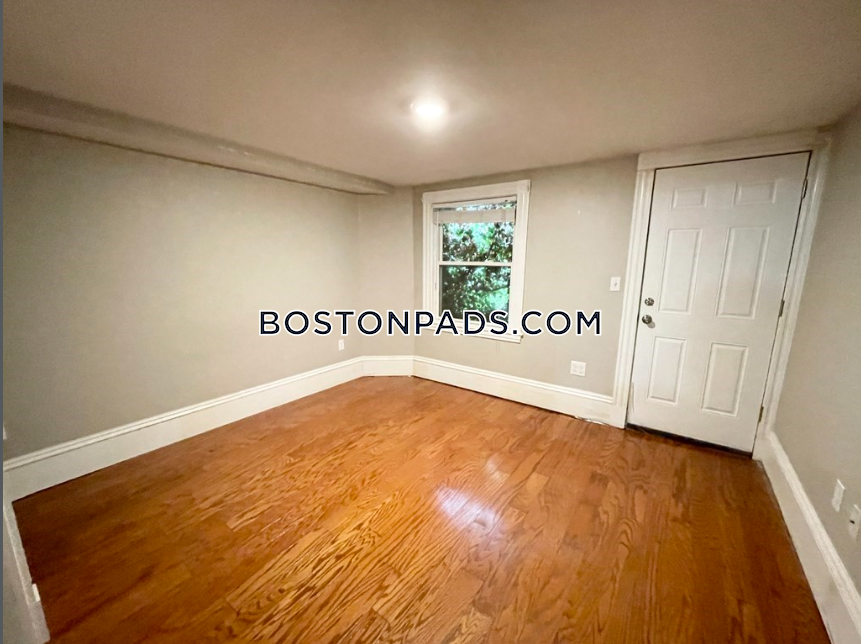 3 bed, 2 bath apartment for rent at 51 Greenwich St Unit 3, Mission Hill — photo 6 of 8