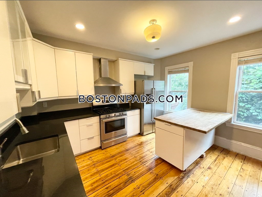 3 bed, 2 bath apartment for rent at 51 Greenwich St Unit 3, Mission Hill