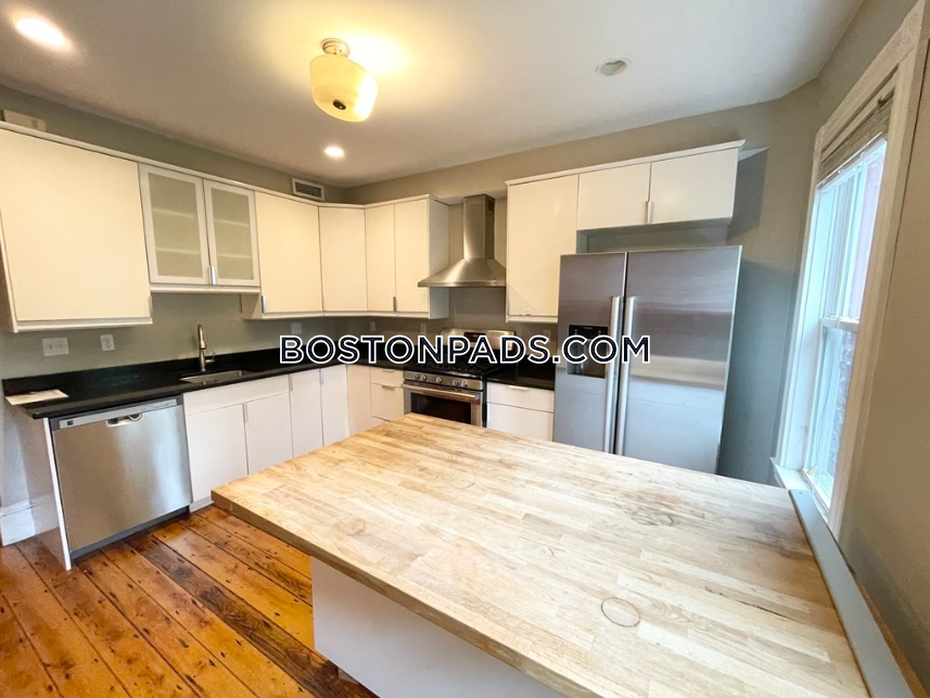 3 bed, 2 bath apartment for rent at 51 Greenwich St Unit 3, Mission Hill — photo 7 of 8